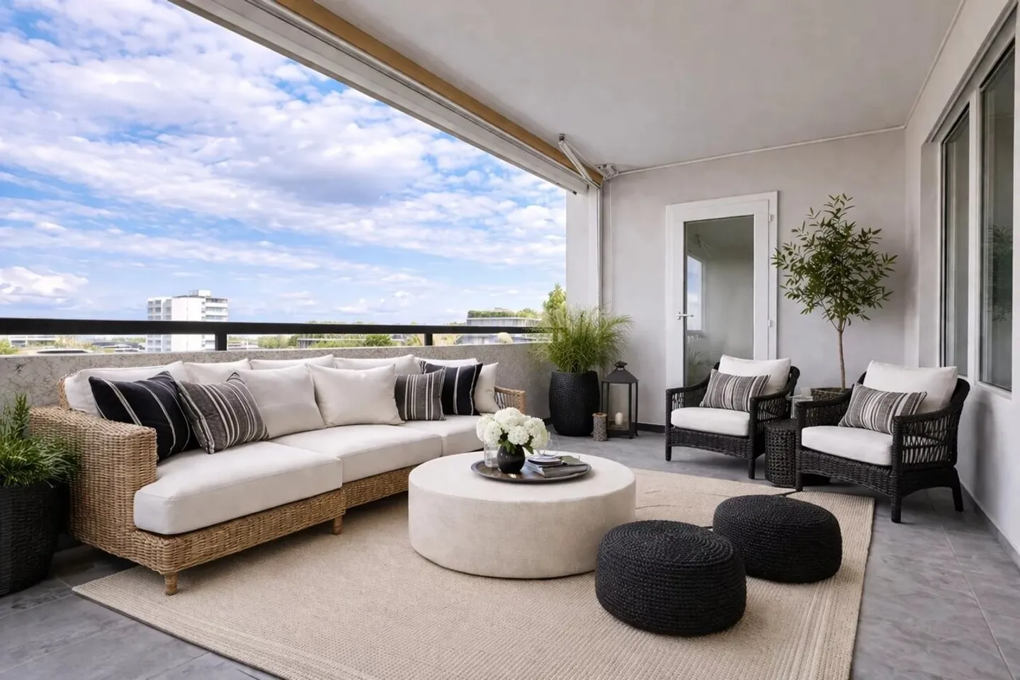 Stunning 4-room apartment with a view of the Jet d'Eau - Photo 2 of 11