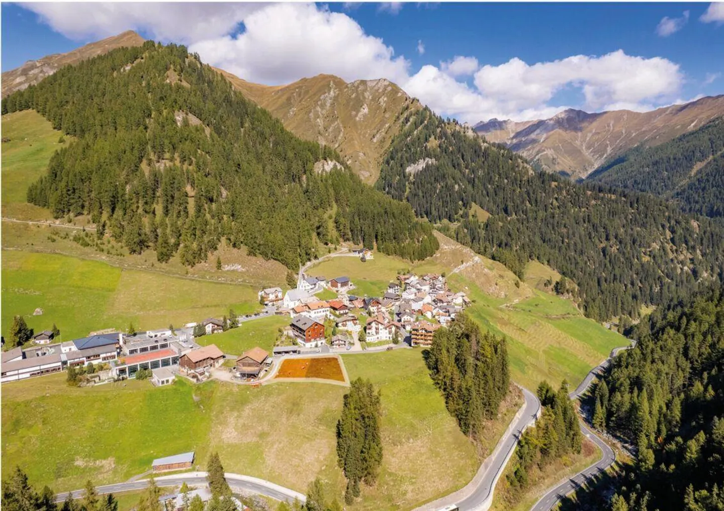 Terreno edificabile per casa plurifamiliare o unifamiliare - Foto 1 di 6