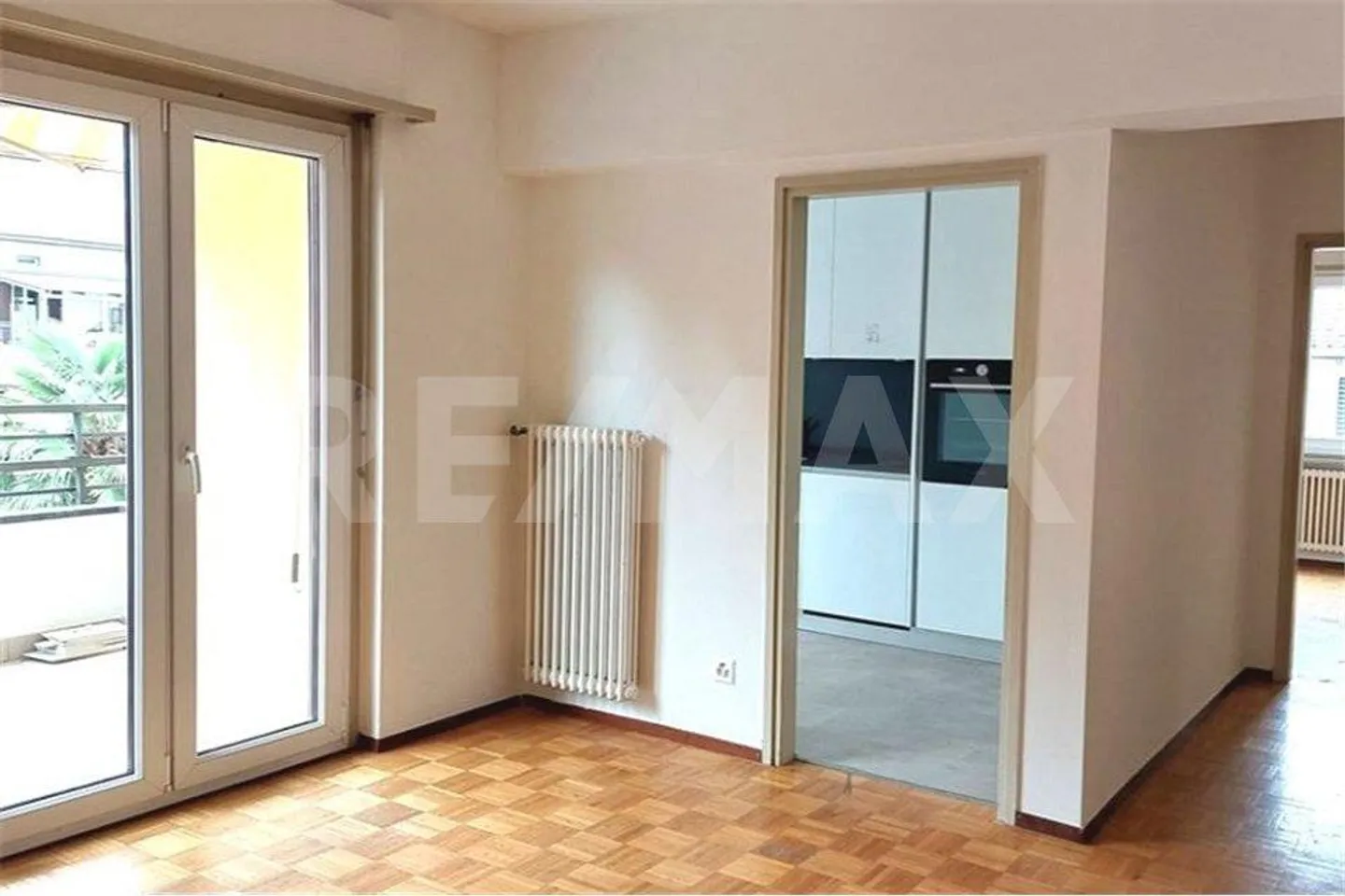 Bright and renovated 2.5-room apartment with terrace - Photo 4 of 11