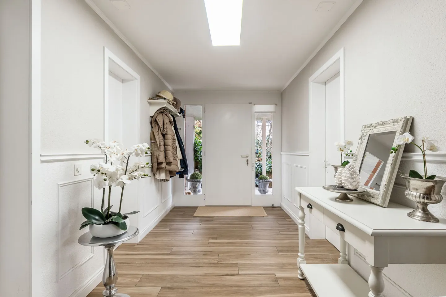 Bijou résidentiel exclusif à Lyss : Maison individuelle jumelée magnifiquement rénovée avec potentiel pour une maison intergénérationnelle ! - Photo 12 sur 26