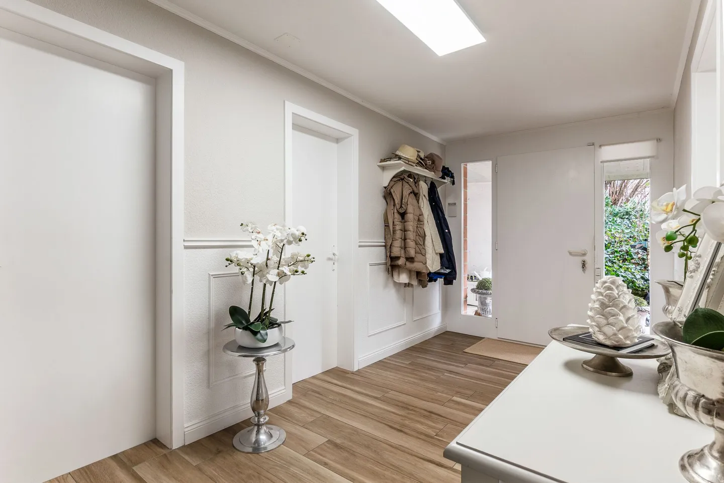 Bijou résidentiel exclusif à Lyss : Maison individuelle jumelée magnifiquement rénovée avec potentiel pour une maison intergénérationnelle ! - Photo 14 sur 26