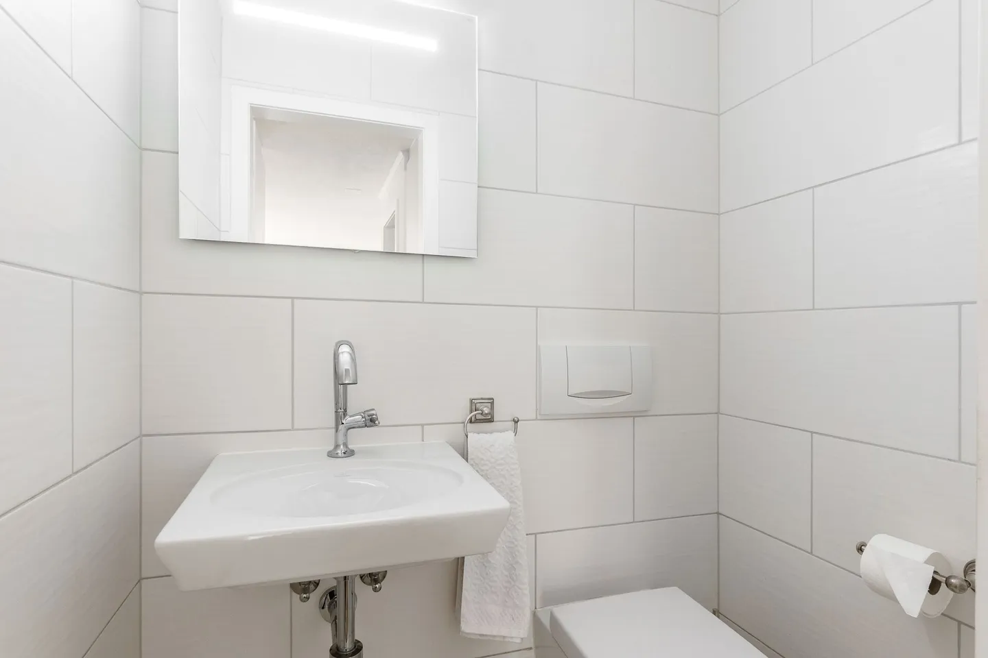 Bijou résidentiel exclusif à Lyss : Maison individuelle jumelée magnifiquement rénovée avec potentiel pour une maison intergénérationnelle ! - Photo 18 sur 26