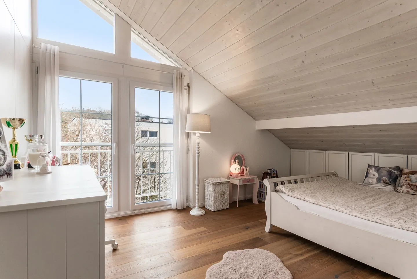 Bijou résidentiel exclusif à Lyss : Maison individuelle jumelée magnifiquement rénovée avec potentiel pour une maison intergénérationnelle ! - Photo 20 sur 26