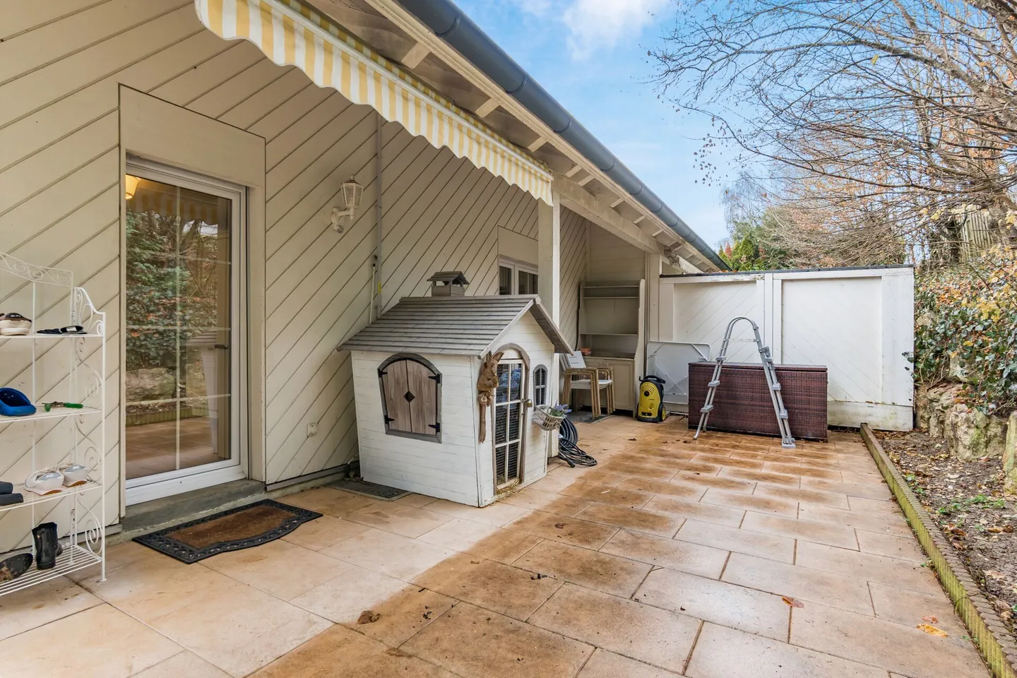 Bijou résidentiel exclusif à Lyss : Maison individuelle jumelée magnifiquement rénovée avec potentiel pour une maison intergénérationnelle ! - Photo 24 sur 26