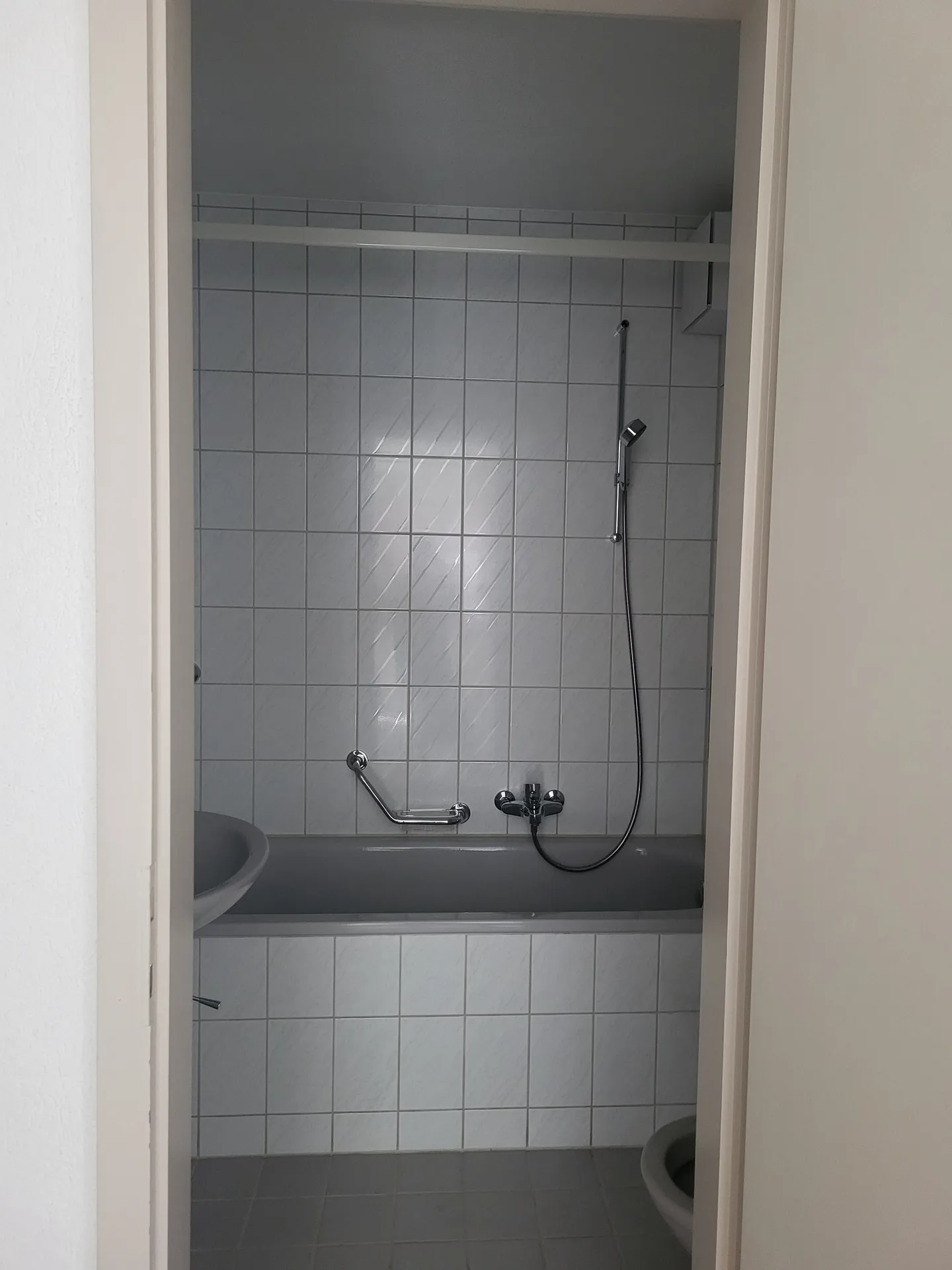 Appartamento affascinante 2.5 stanze a Nidau con balcone - Foto 6 di 9