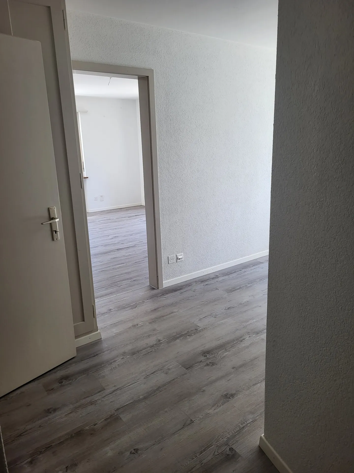 Appartamento affascinante 2.5 stanze a Nidau con balcone - Foto 7 di 9