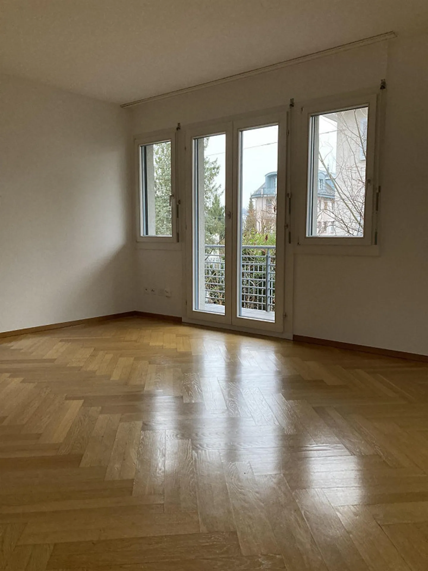 Vicino a HSG: luminoso e tranquillo appartamento con 2 camere - Foto 2 di 7