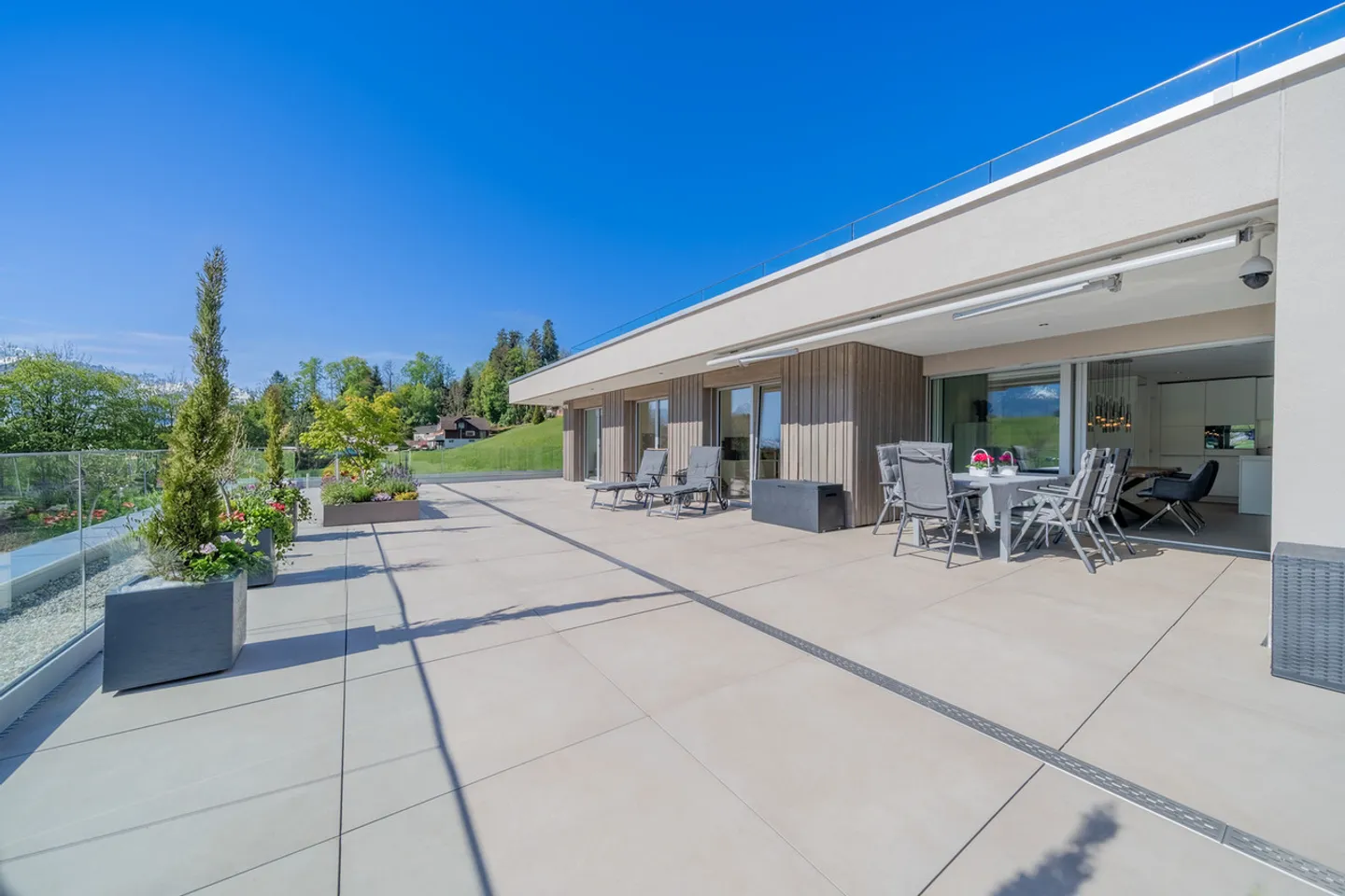 Elegante Terrassenwohnung mit Aussicht - Foto 2 von 4