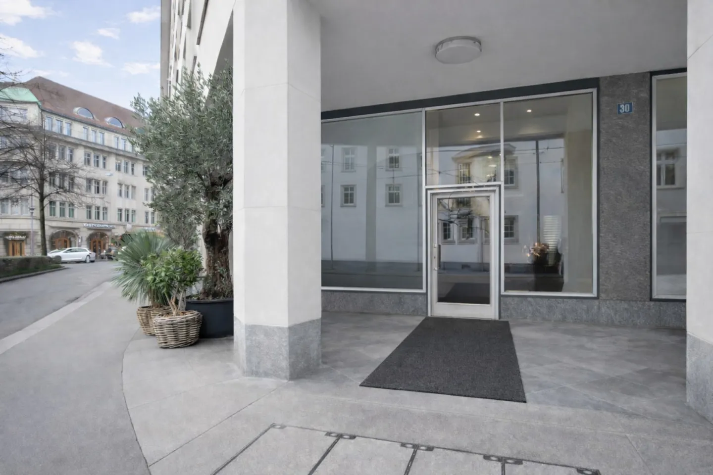 Showroom e area vendita in posizione privilegiata al Talacker - Foto 2 di 4