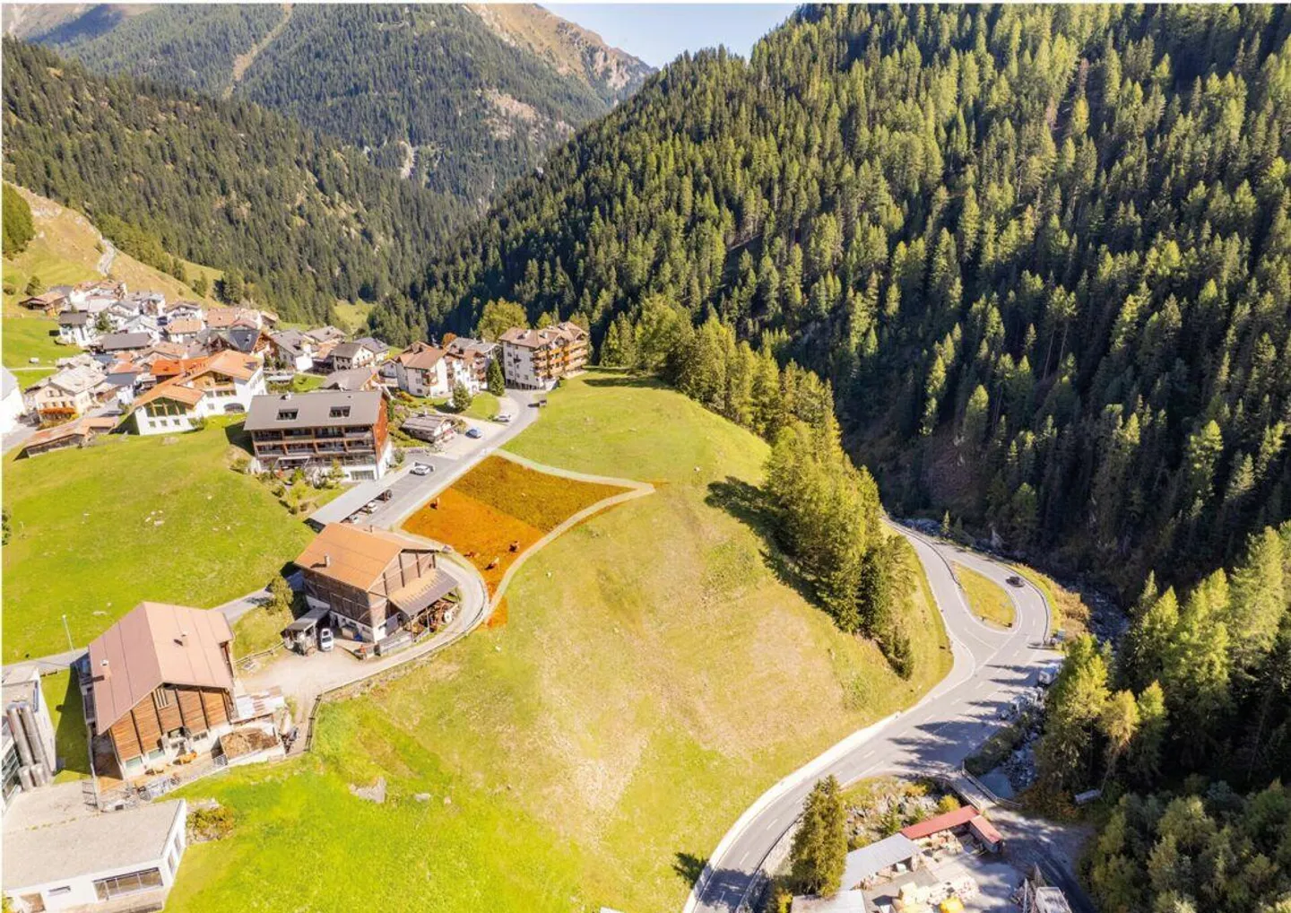 Terreno edificabile per casa plurifamiliare o unifamiliare - Foto 3 di 6