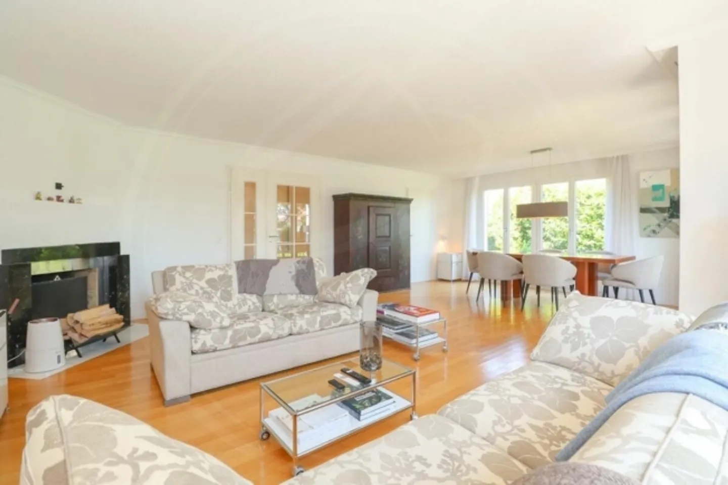 Spacious row house in a central location in Fischbach-Göslikon for rent - Photo 1 of 20