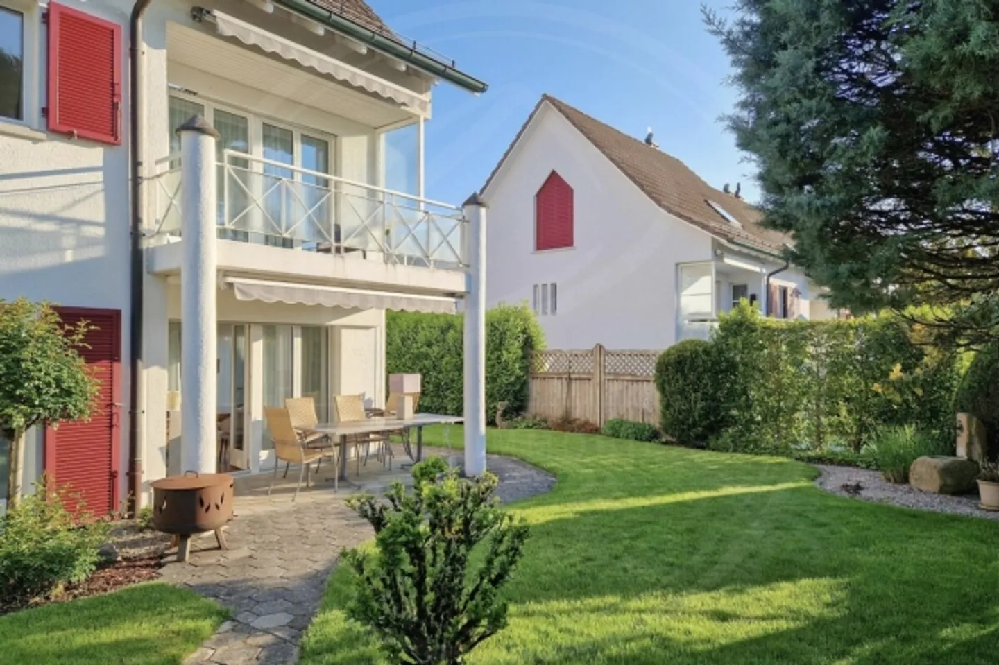 Spacious row house in a central location in Fischbach-Göslikon for rent - Photo 3 of 20