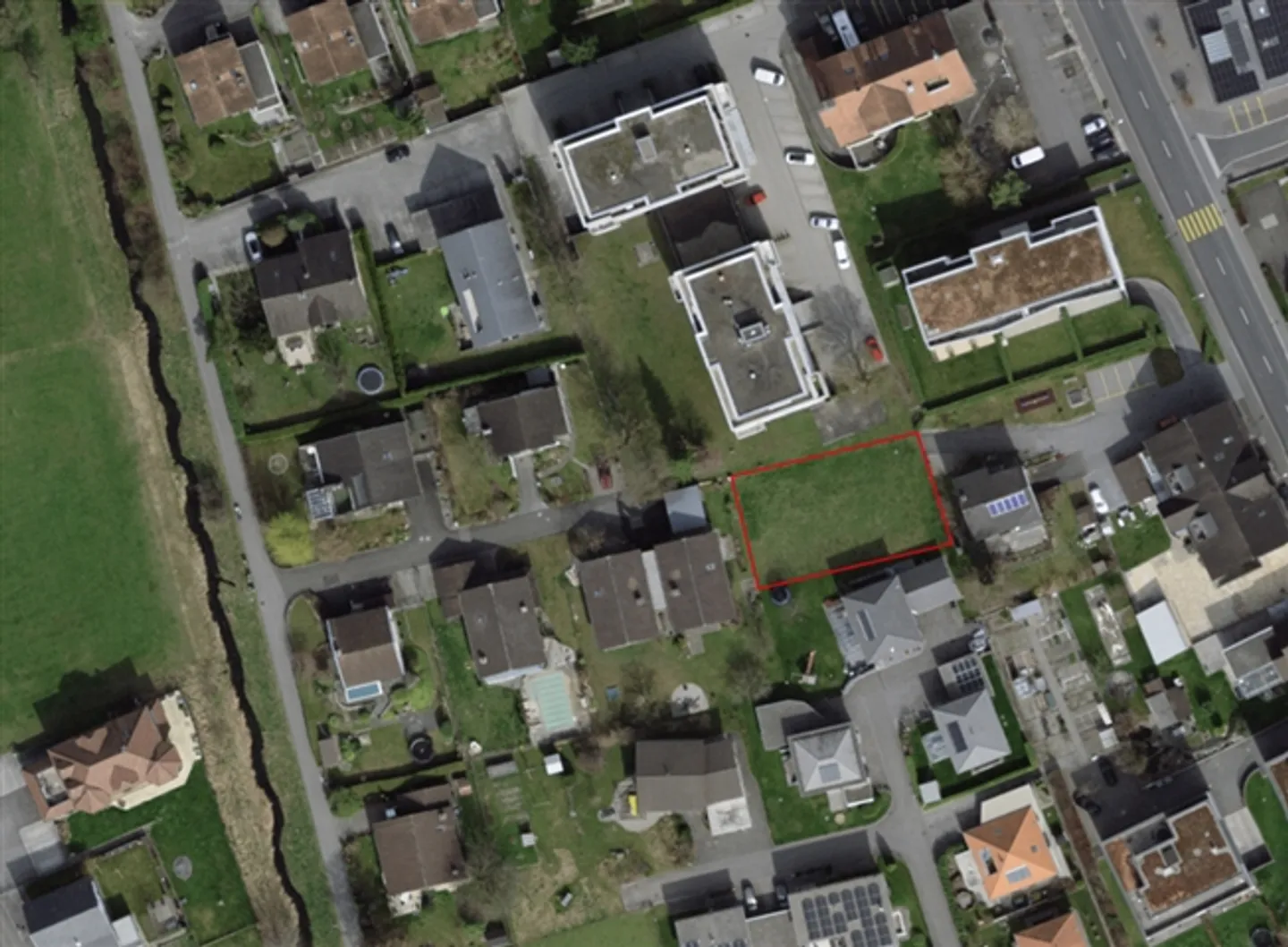 Terreno edificabile attraente con progetto di costruzione approvato - Casa bifamiliare con seminterrato e attico - Foto 2 di 4