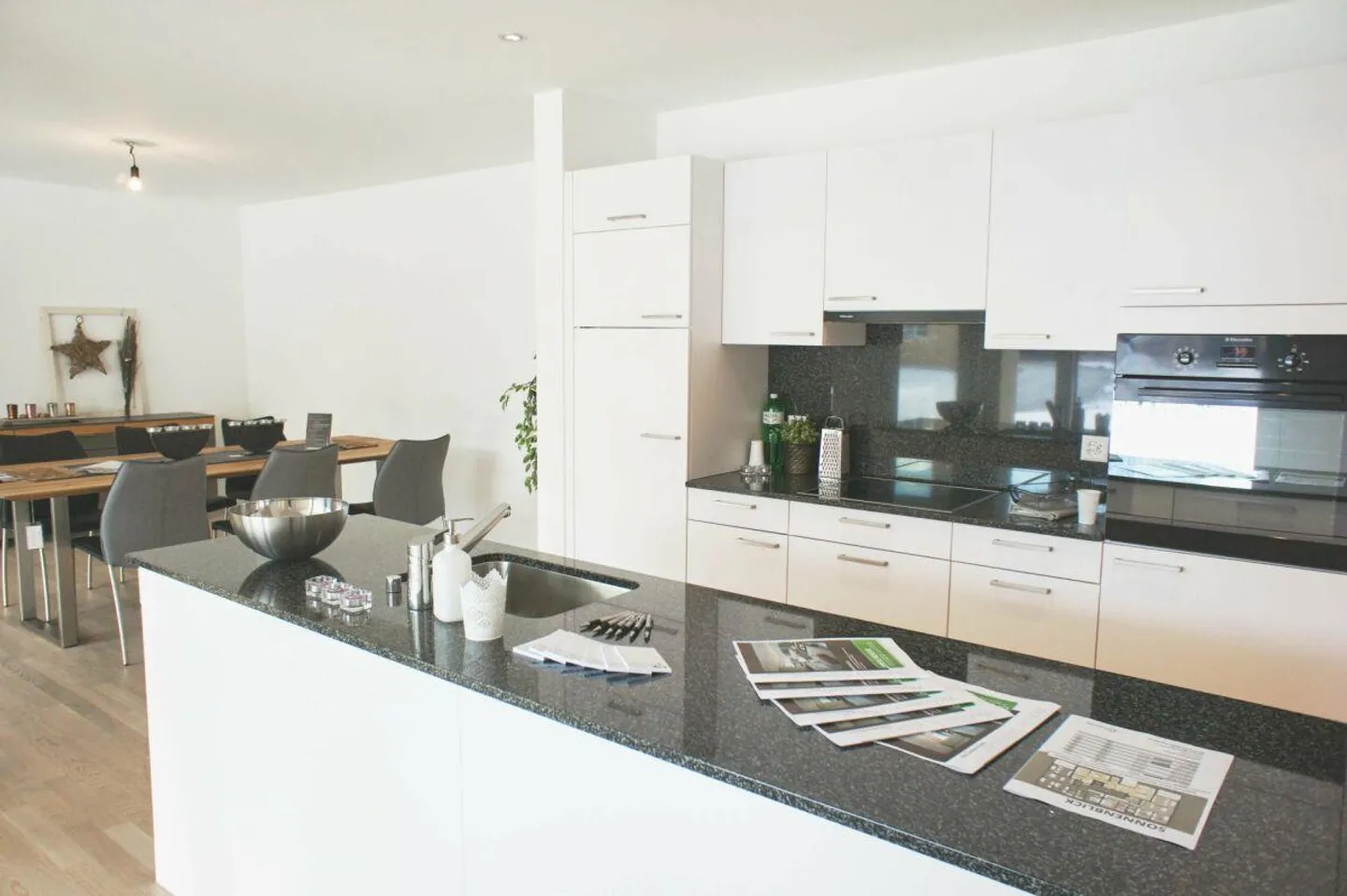 Appartamento giardino moderno con patio soleggiato - Foto 1 di 9