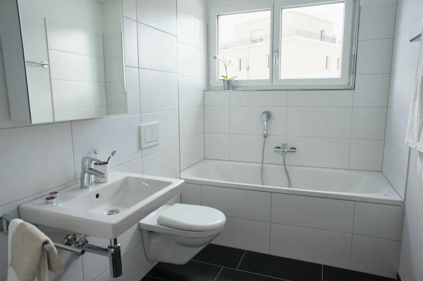 Appartamento giardino moderno con patio soleggiato - Foto 7 di 9