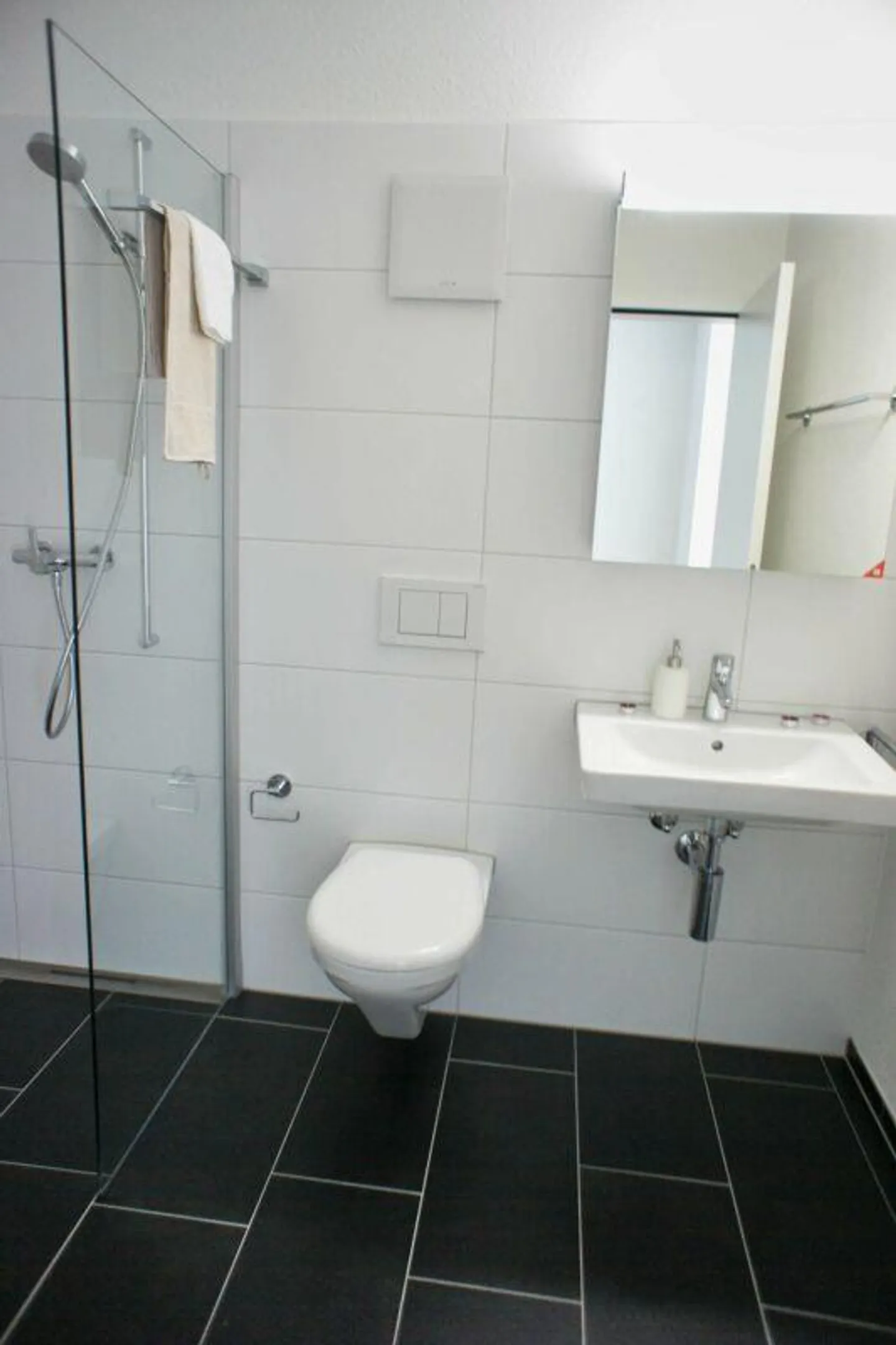 Appartamento giardino moderno con patio soleggiato - Foto 8 di 9