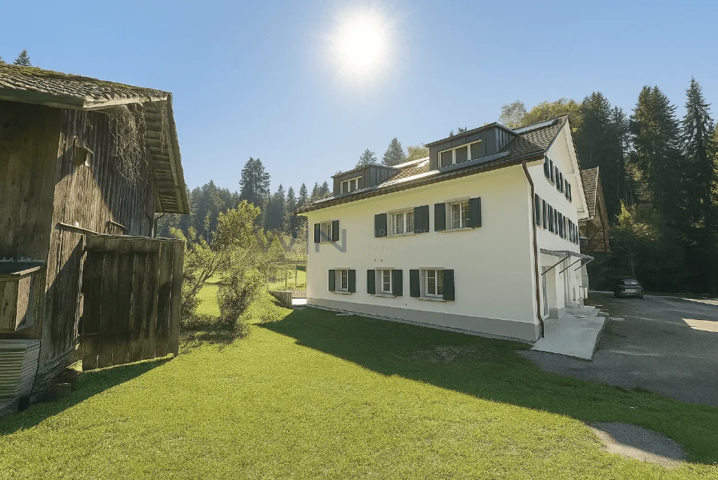 Farmhouse ensemble with development opportunity - live & invest. - Photo 3 of 9