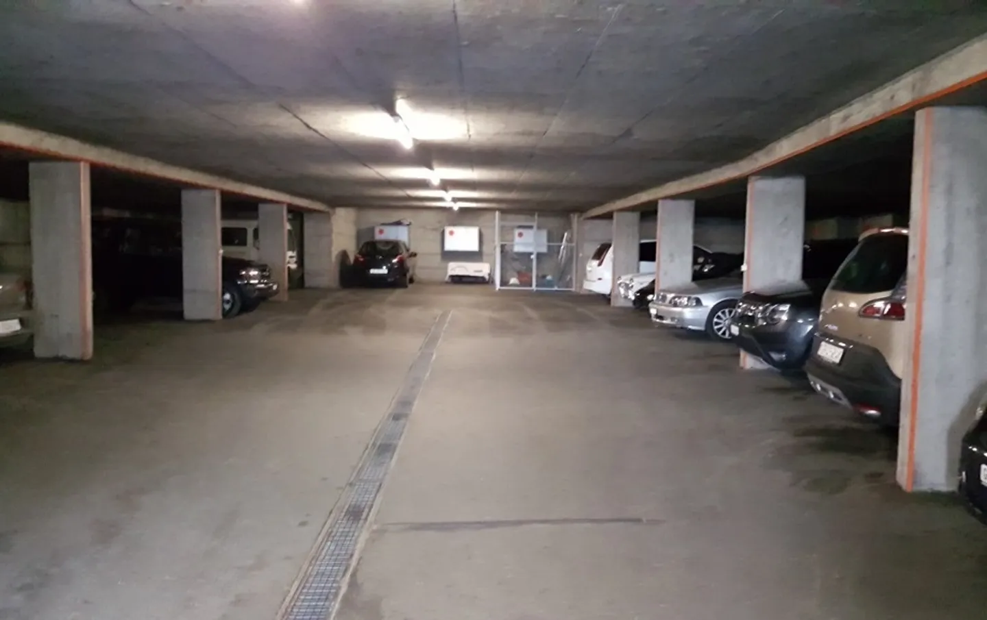 Place de parking souterrain à louer à Thusis - Photo 1 sur 1