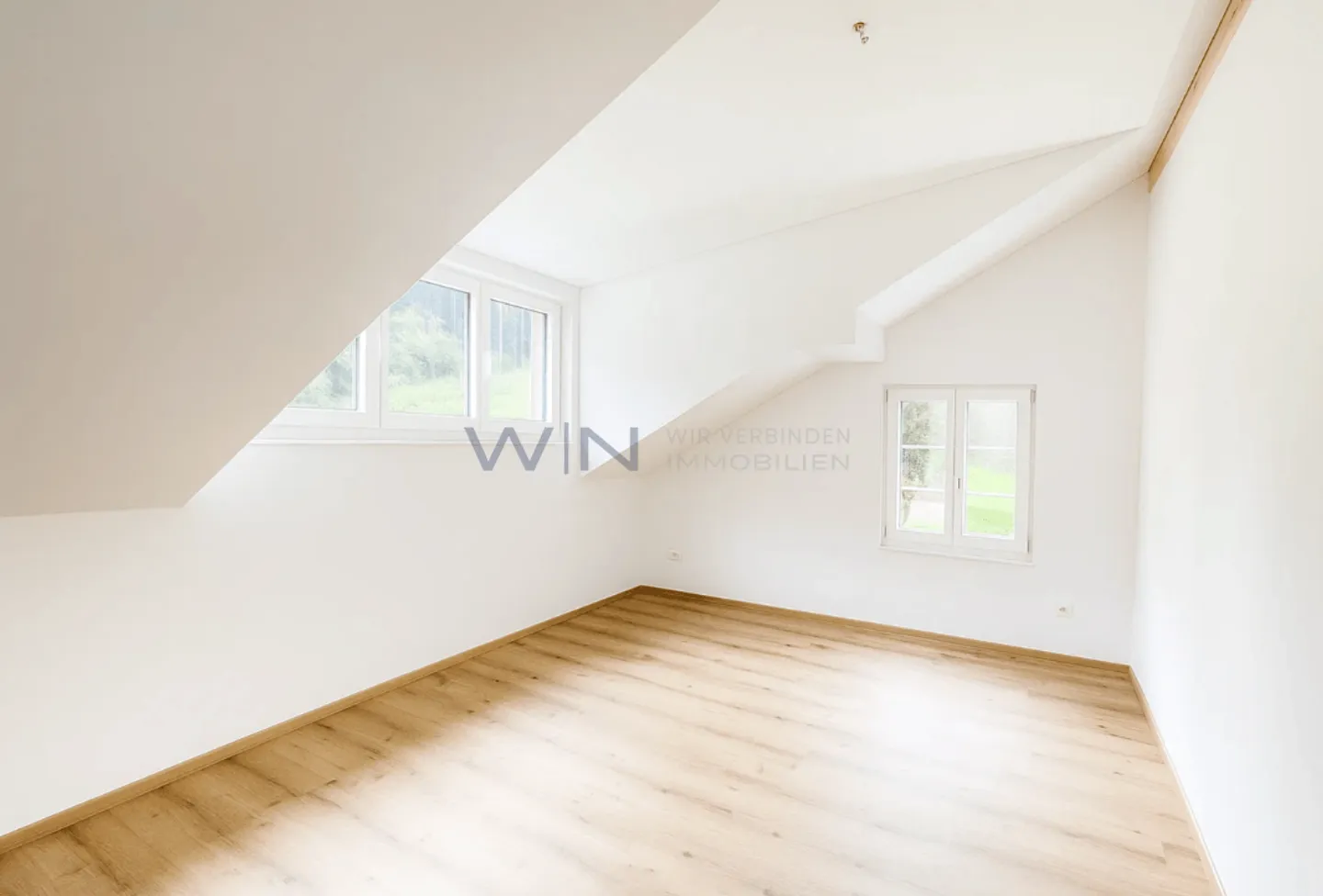 Farmhouse ensemble with development opportunity - live & invest. - Photo 8 of 9