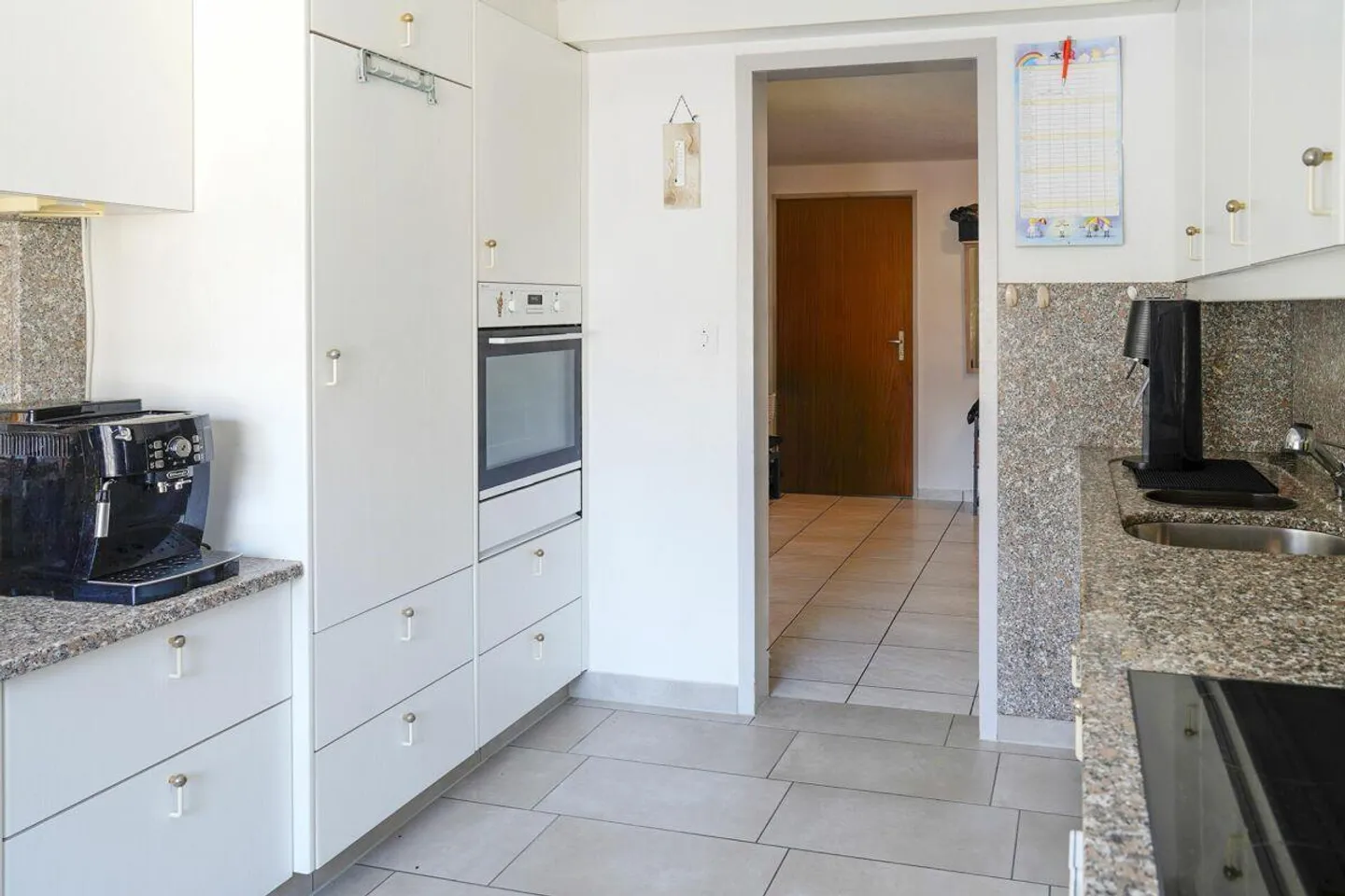 Cozy 4-room apartment - centrally located in Schwanden - Photo 4 of 12