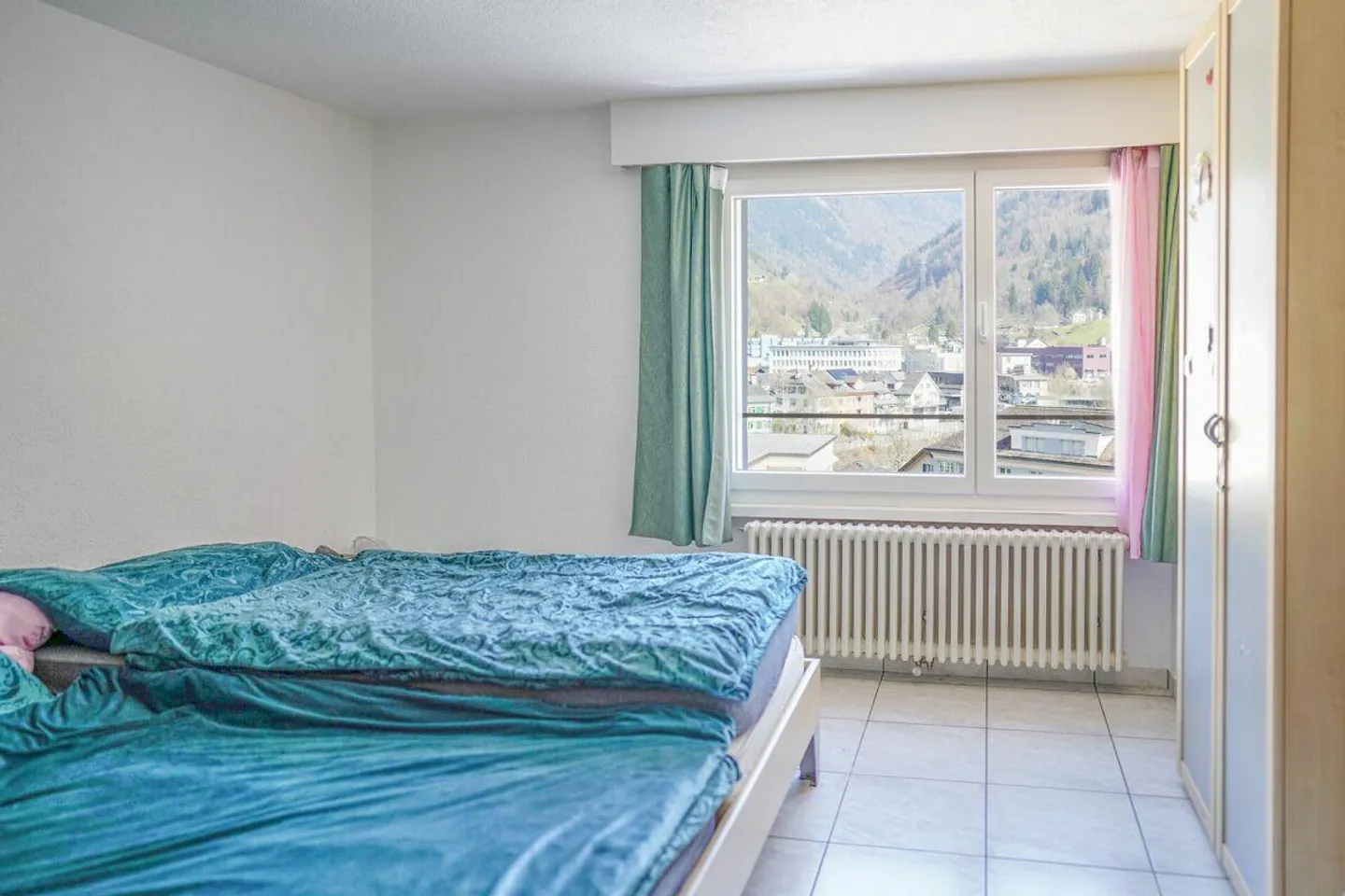 Cozy 4-room apartment - centrally located in Schwanden - Photo 5 of 12