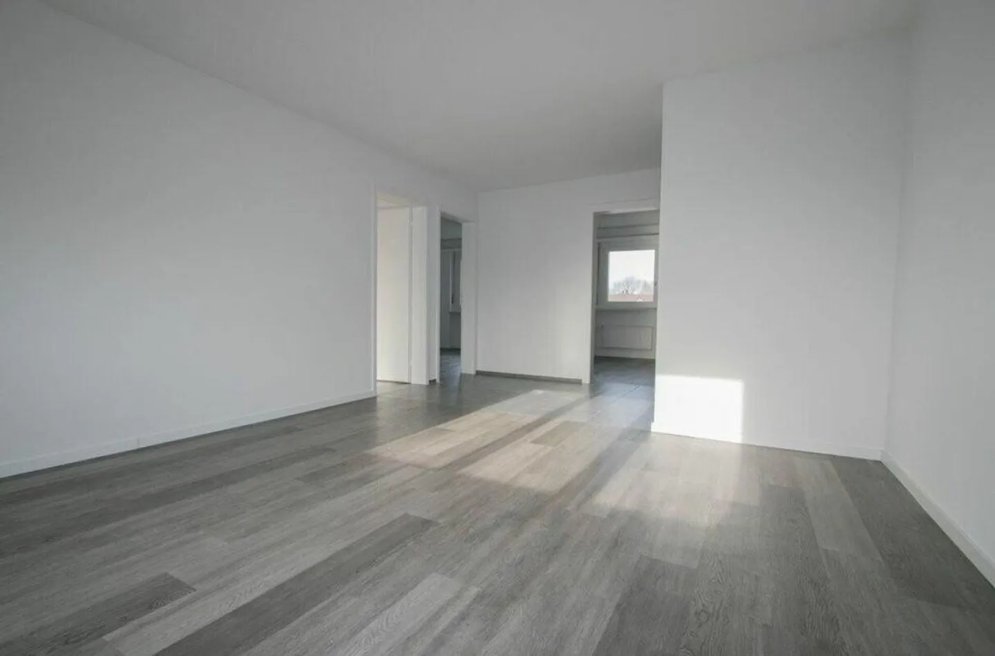 Modern apartment close to the lake - Photo 2 of 5