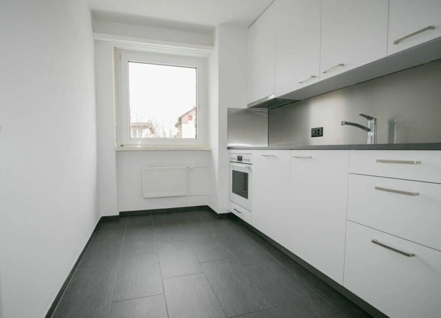 Modern apartment close to the lake - Photo 3 of 5