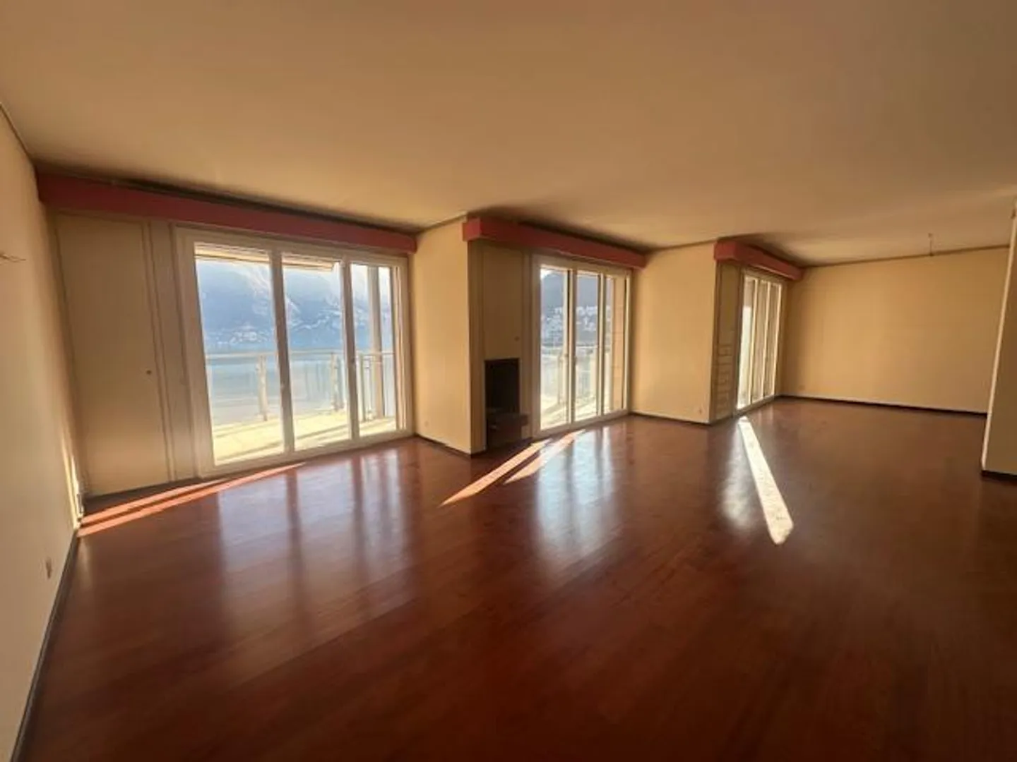 Appartement élégant de 5 pièces avec vue sur le lac à Lugano - Photo 3 sur 4