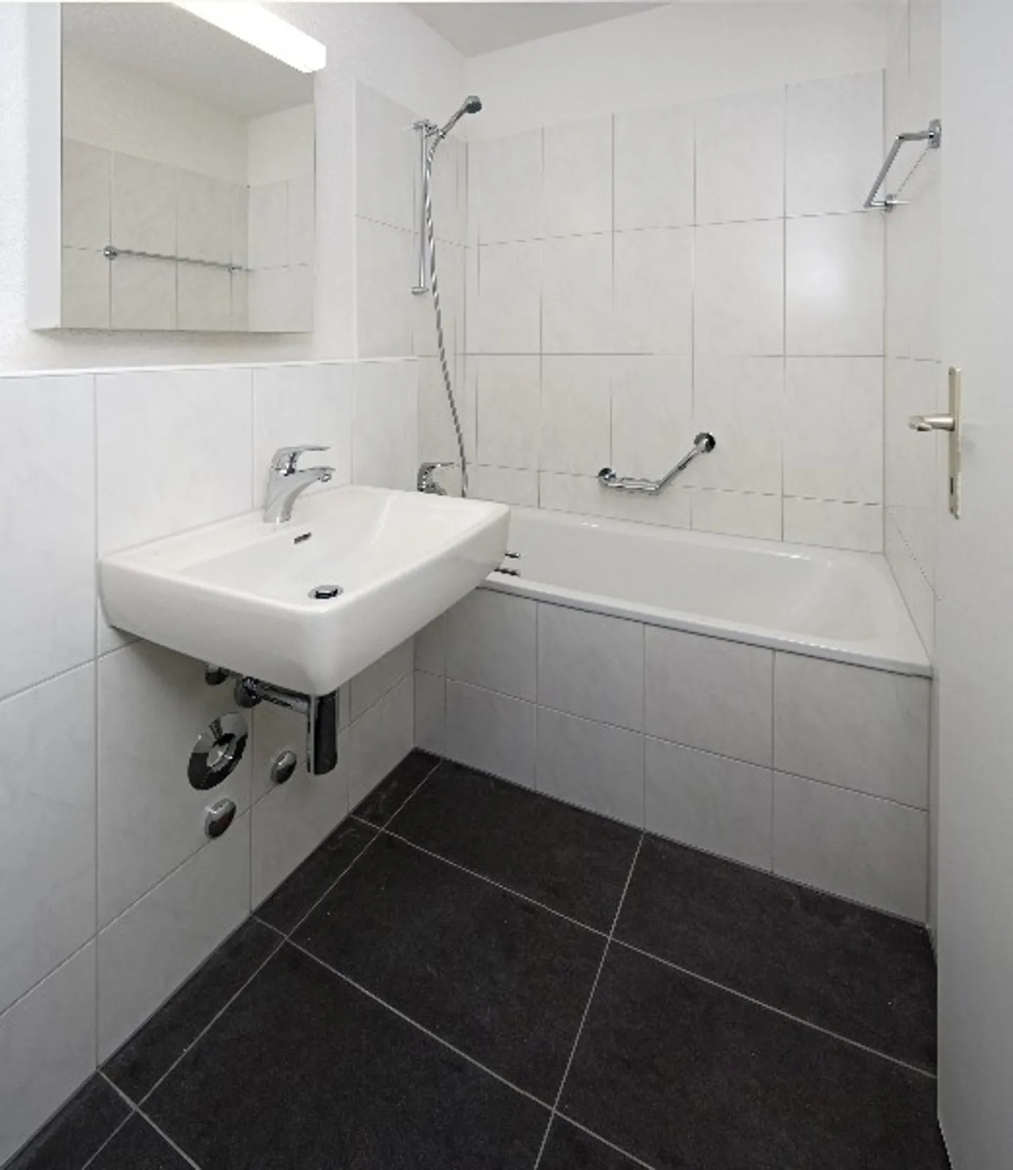 Zona residenziale tranquilla in città - AFFITTA SENZA DEPOSITO - Foto 5 di 7