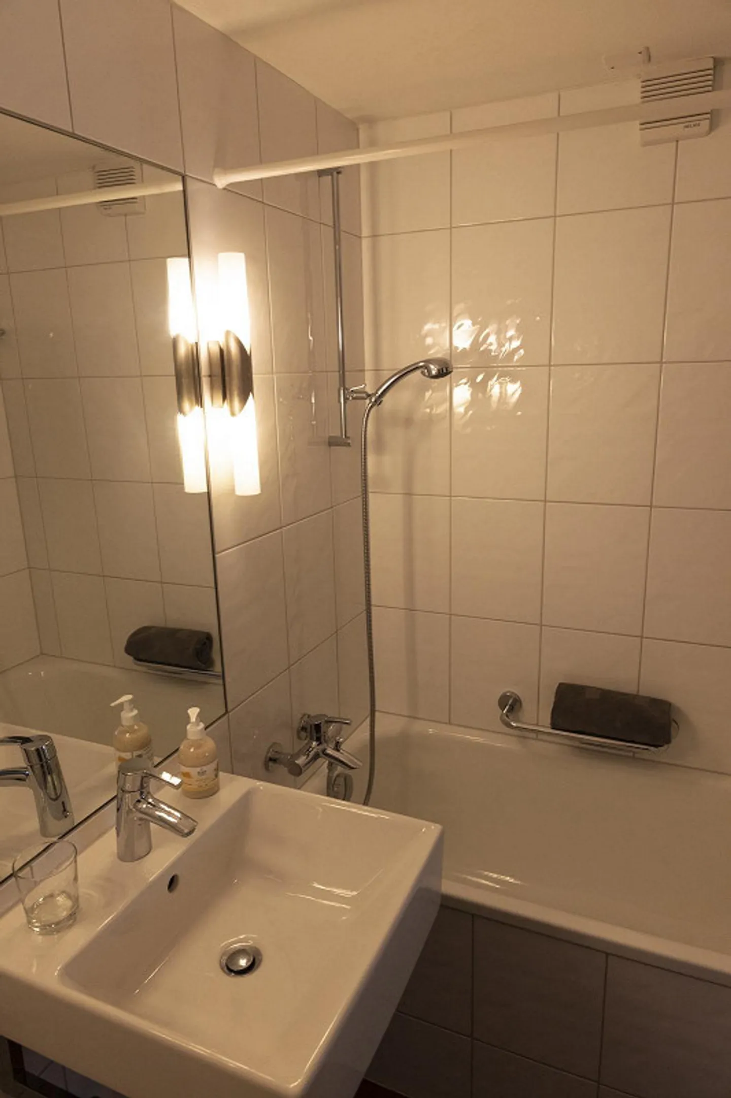 Perfect Temporary Living in Downtown St. Gallen - Photo 9 of 13