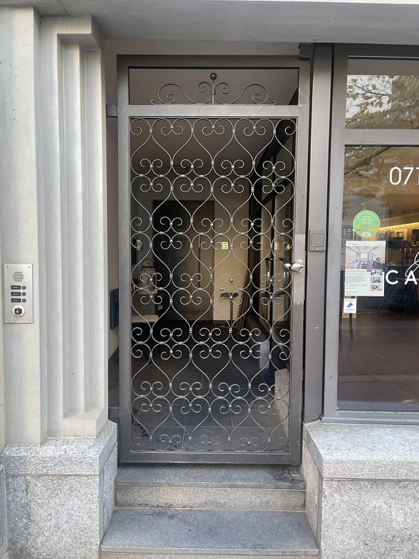 Perfect Temporary Living in Downtown St. Gallen - Photo 11 of 13