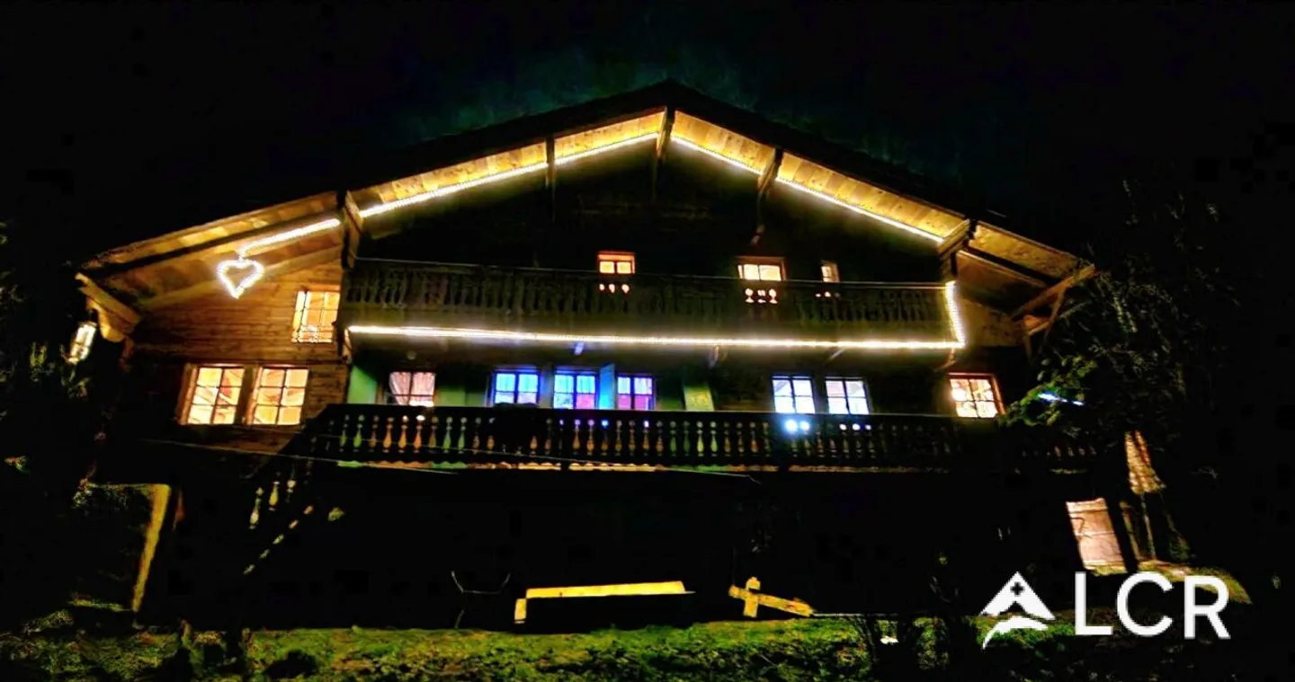 Bellissimo e grande chalet individuale di 200m2 con terreno di 800m2 e il suo studio attiguo - Foto 2 di 6