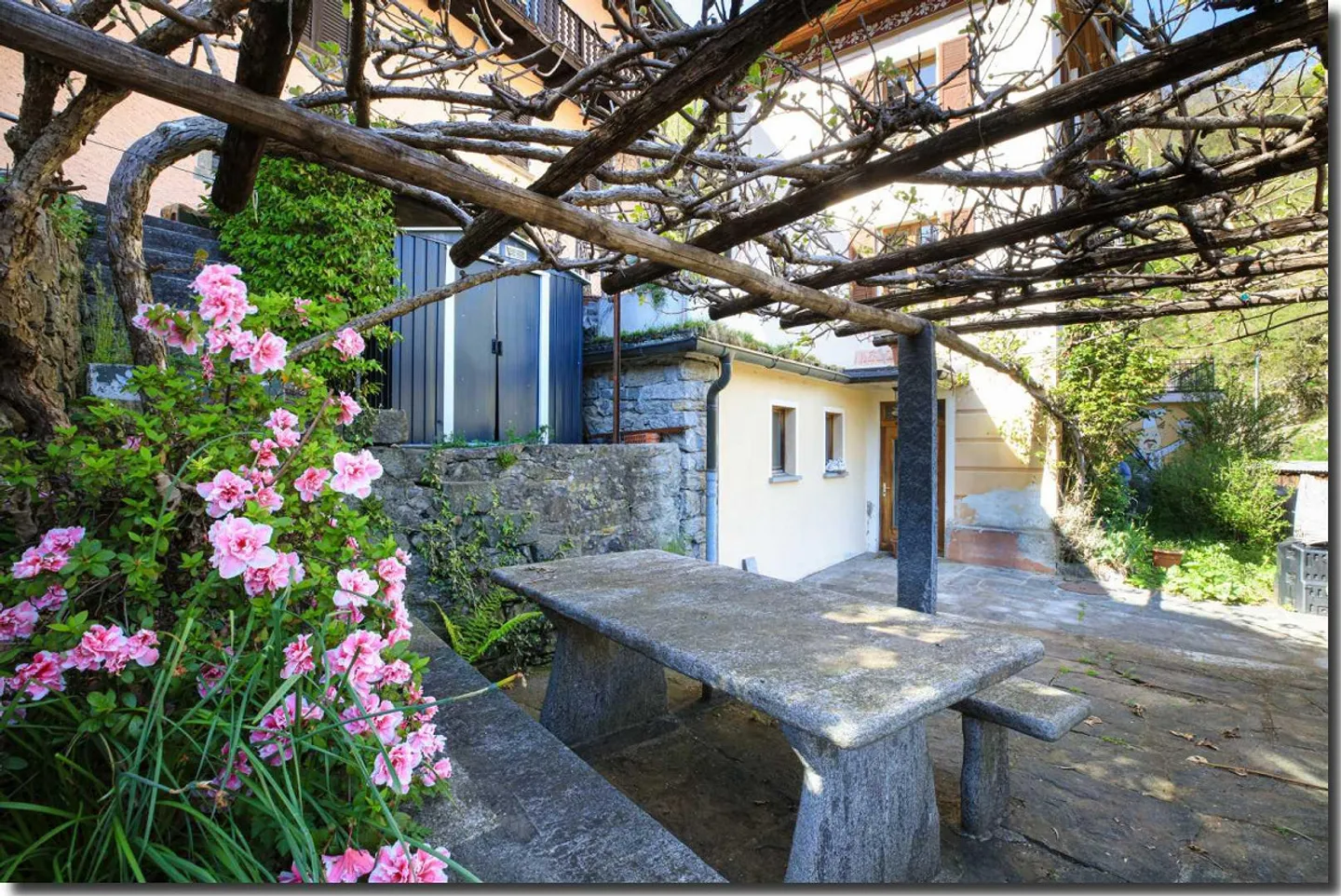 Historical building and detached house - Photo 2 of 28