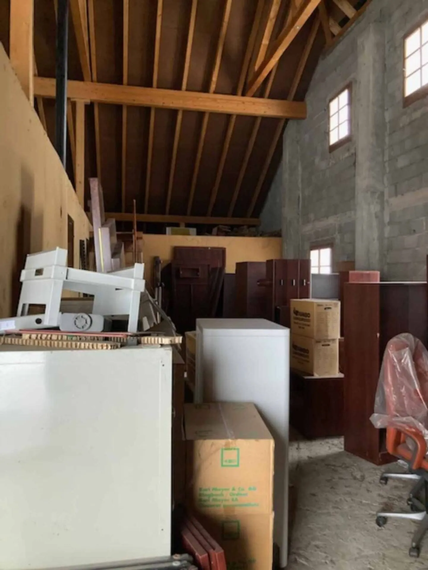 Magnificent renovated rental farm with 3 apartments, workshop, and storage - Photo 12 of 13