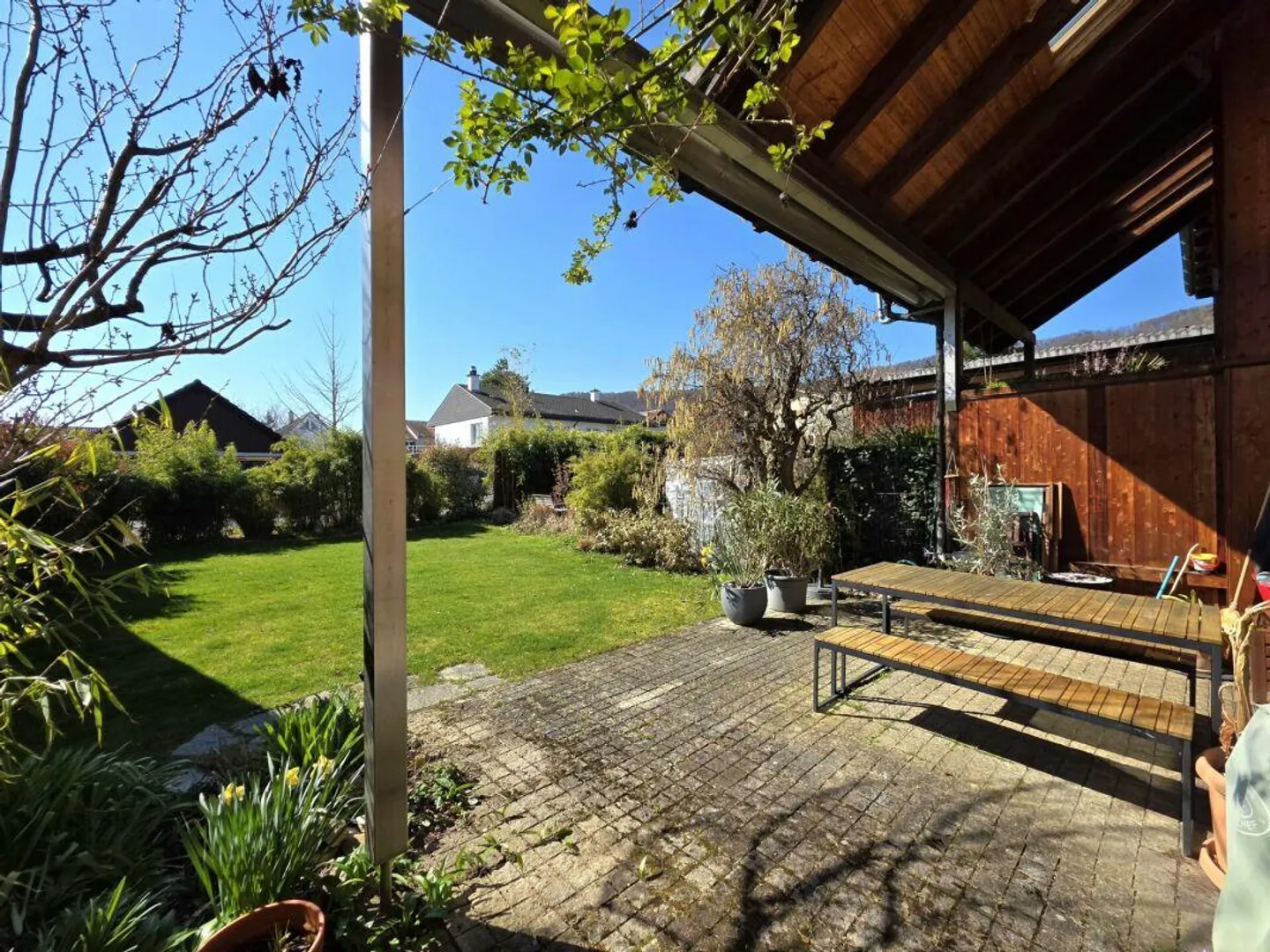 Stilvolles Einfamilienhaus mit Garten - Foto 3 von 12