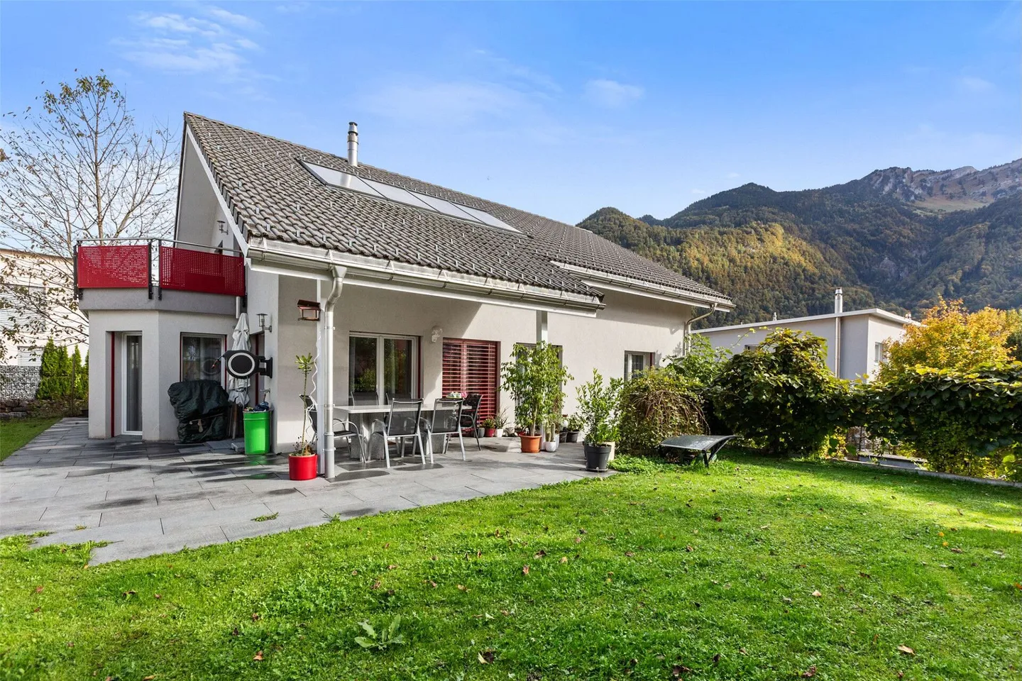 Detached, modern single-family house in a central location in Näfels GL - Photo 2 of 13