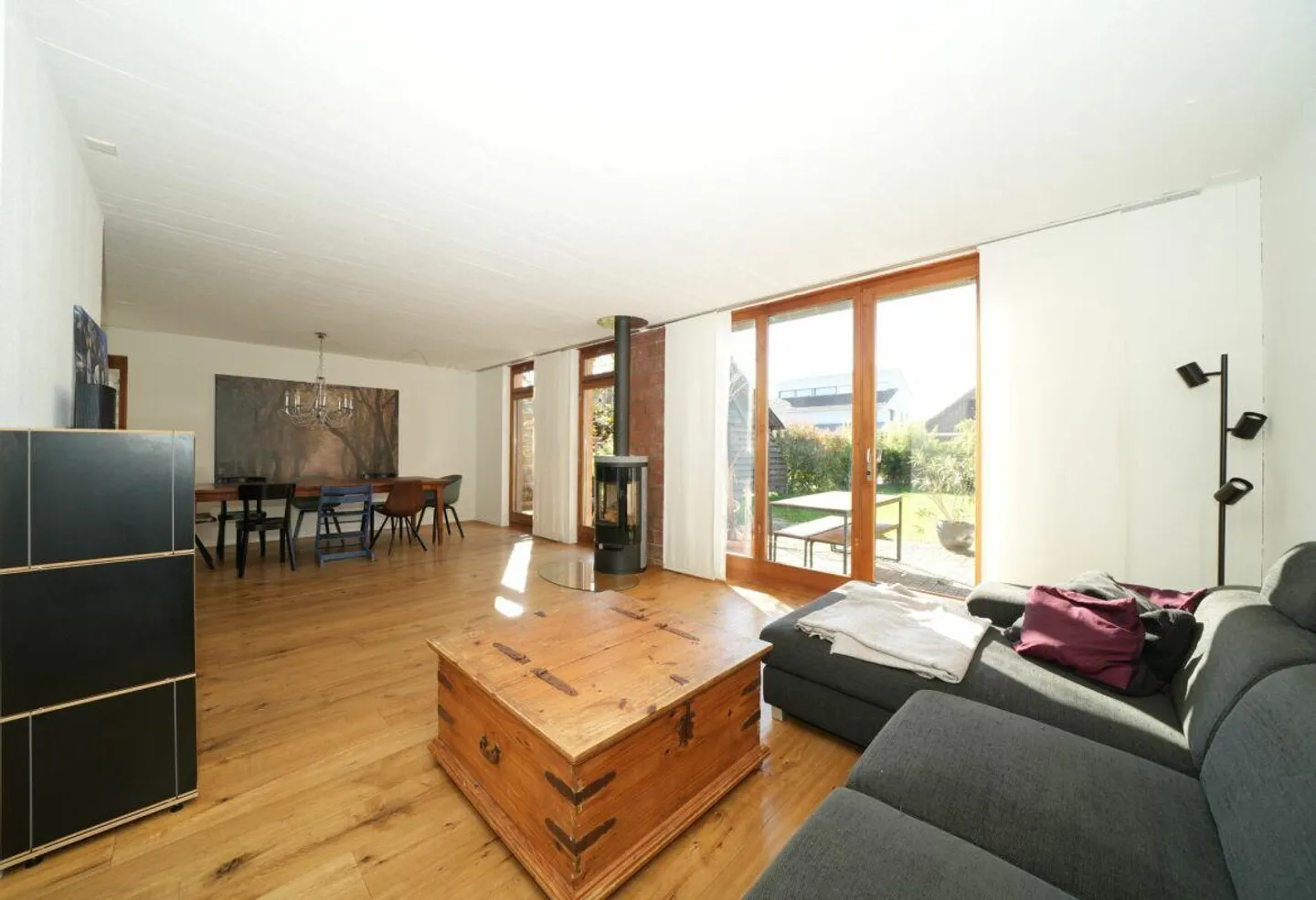 Stilvolles Einfamilienhaus mit Garten - Foto 4 von 12