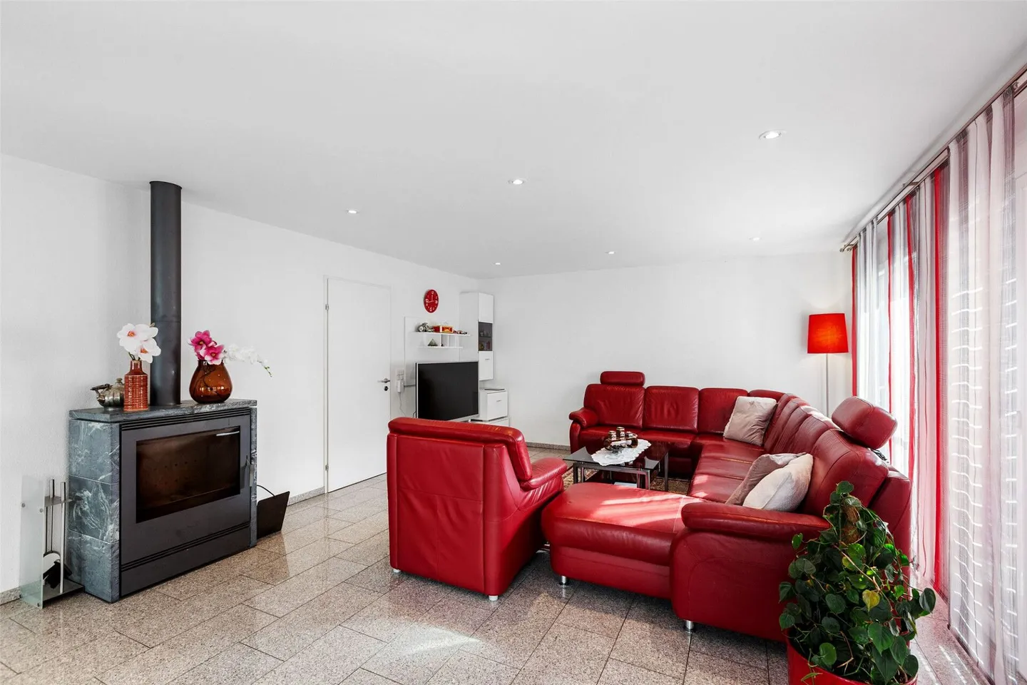 Detached, modern single-family house in a central location in Näfels GL - Photo 7 of 13