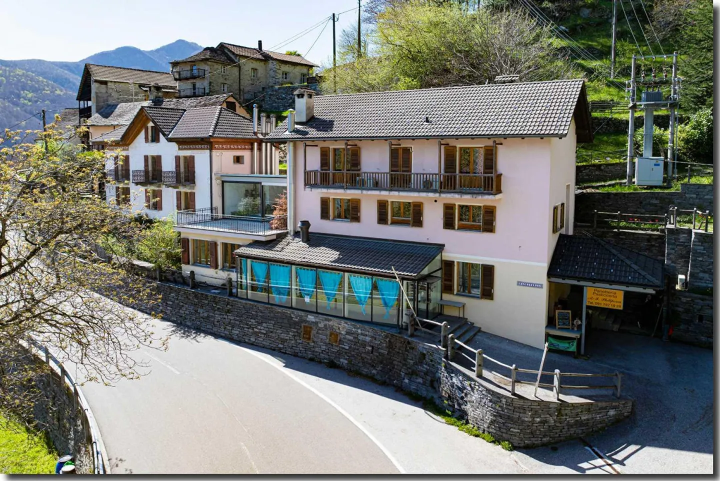 Historical building and detached house - Photo 15 of 28