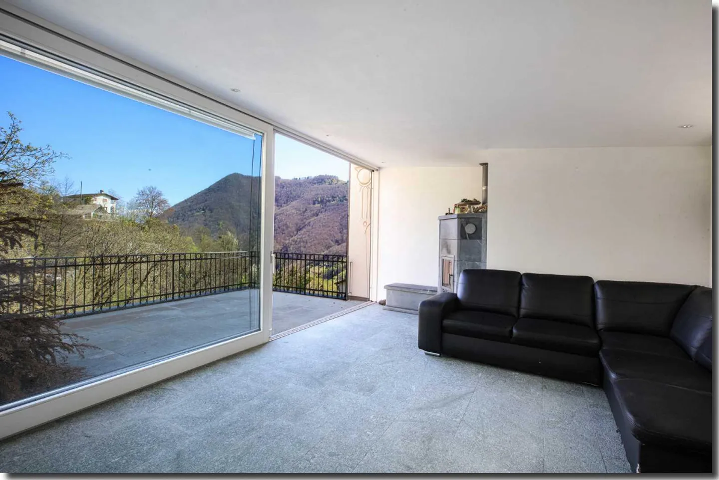 Historical building and detached house - Photo 17 of 28