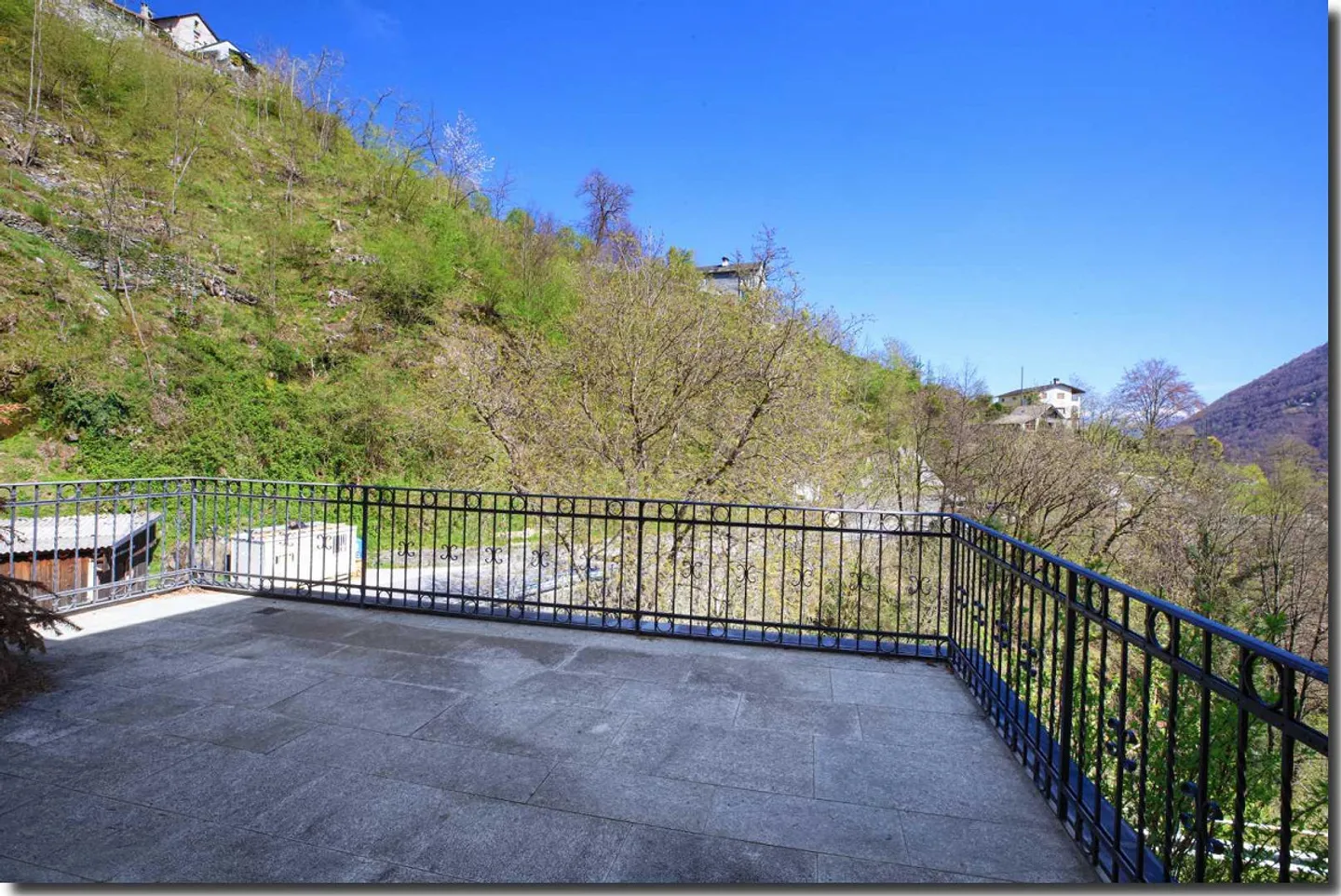 Historical building and detached house - Photo 18 of 28