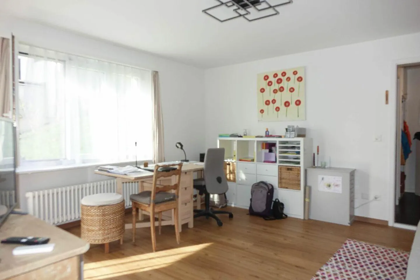 Cozy 2-room apartment with seating area - Photo 2 of 7