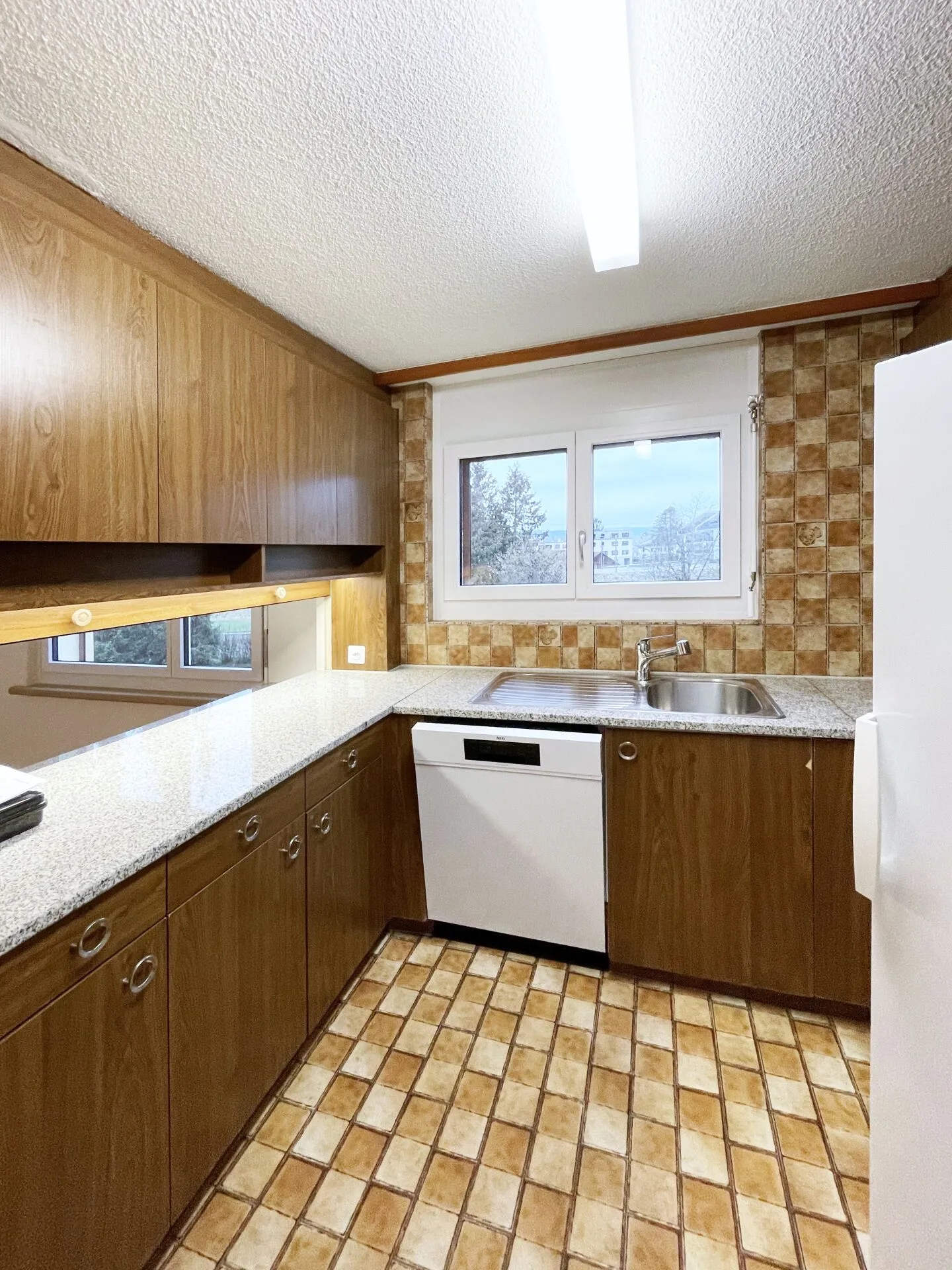 Spacious Living in the Green - Photo 8 of 29