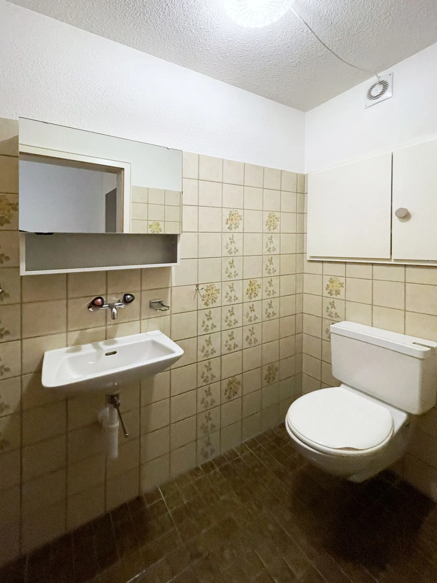 Spacious Living in the Green - Photo 12 of 29