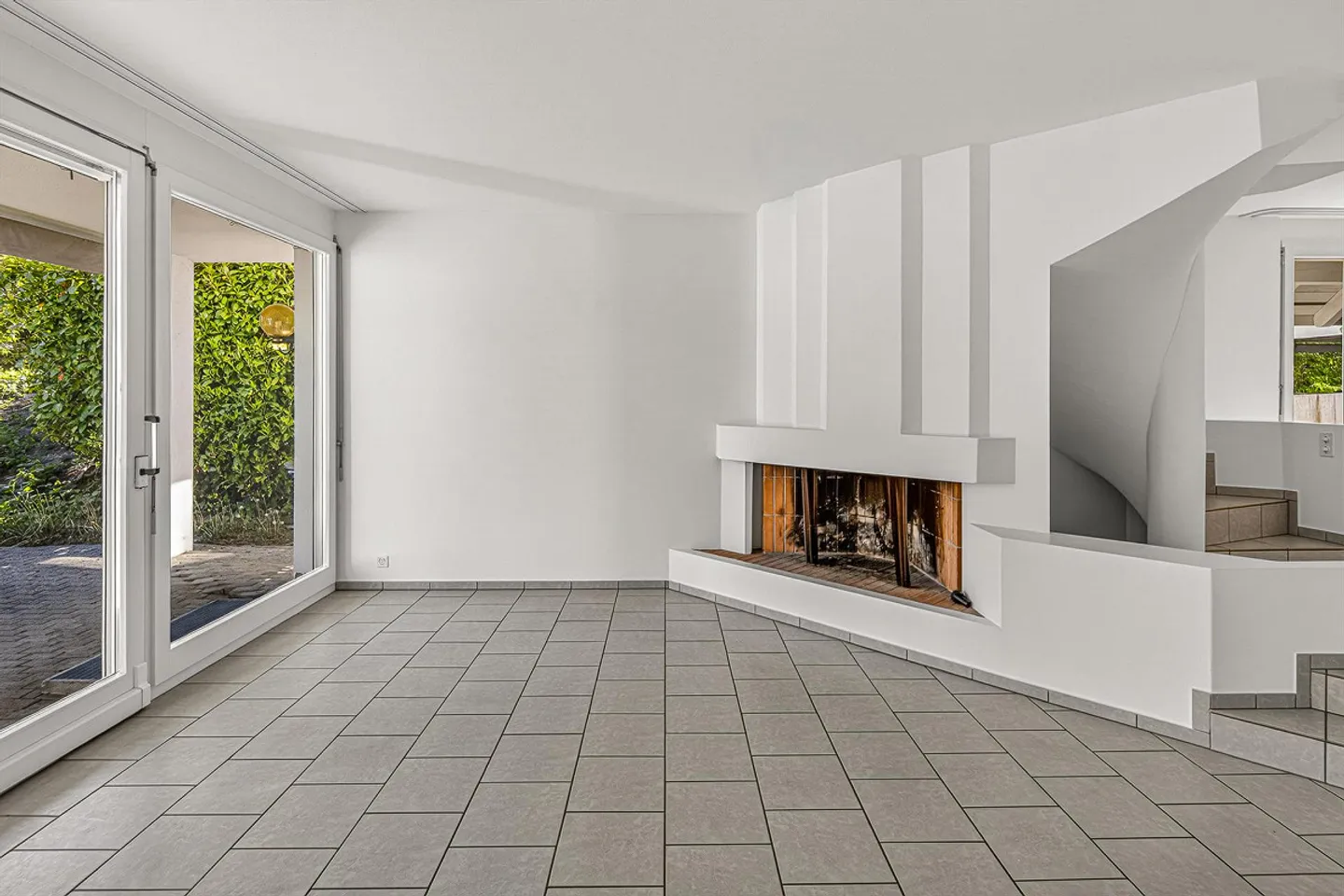 Casa unifamiliare di 6,5 stanze con giardino in posizione tranquilla - Foto 2 di 12