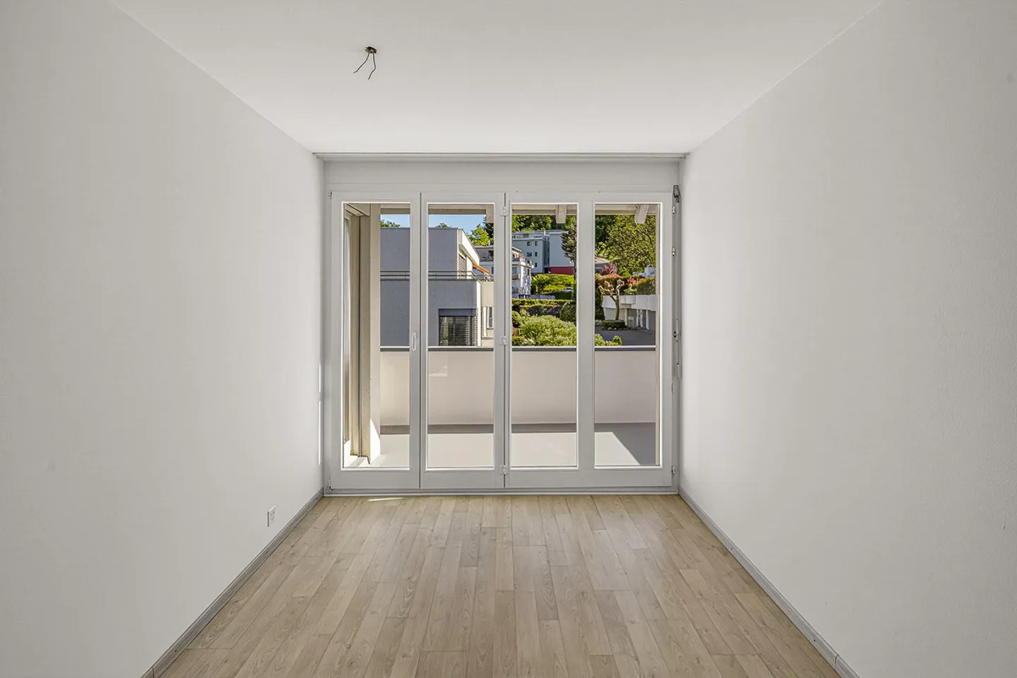 Casa unifamiliare di 6,5 stanze con giardino in posizione tranquilla - Foto 8 di 12