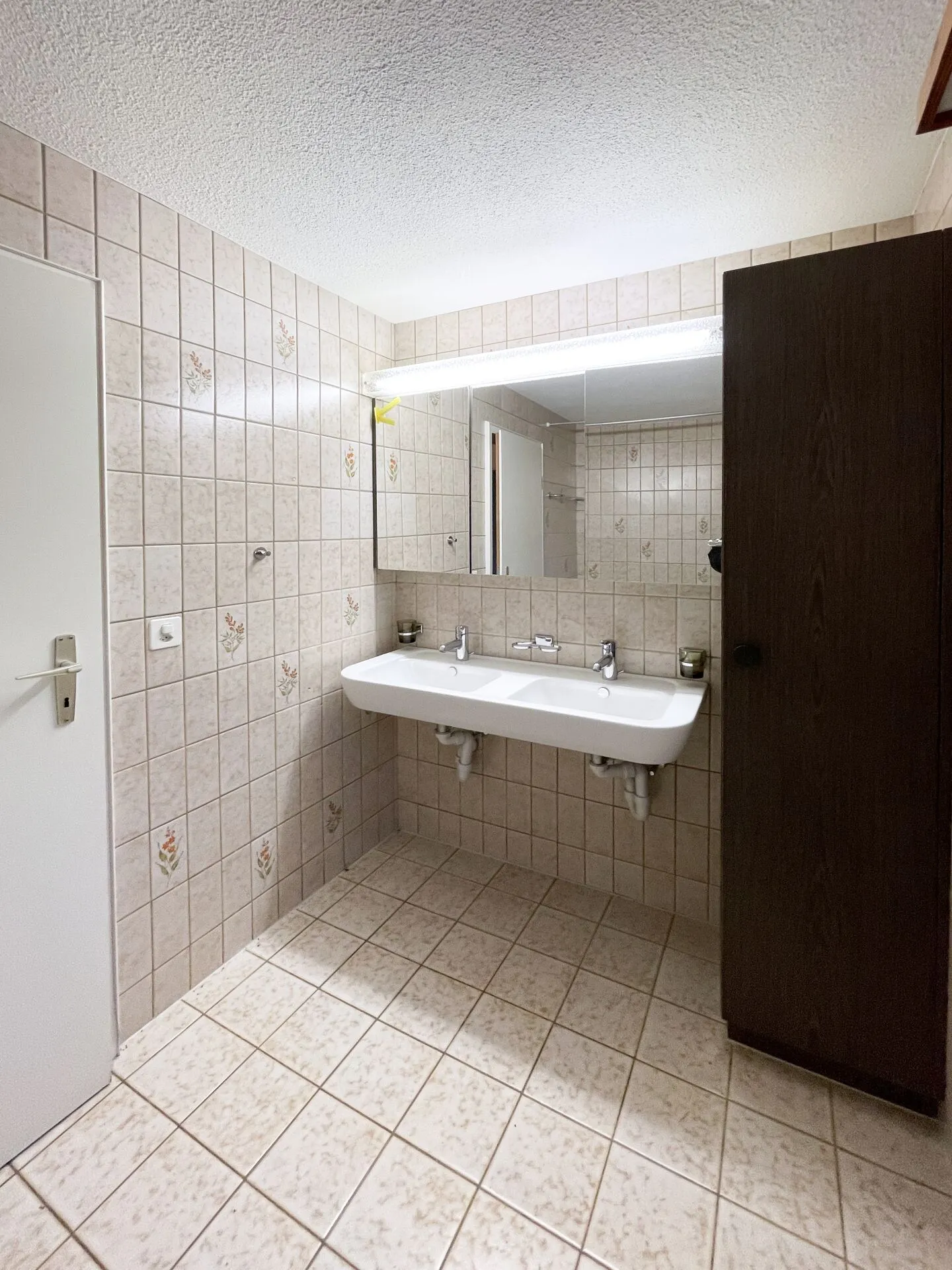 Spacious Living in the Green - Photo 22 of 29