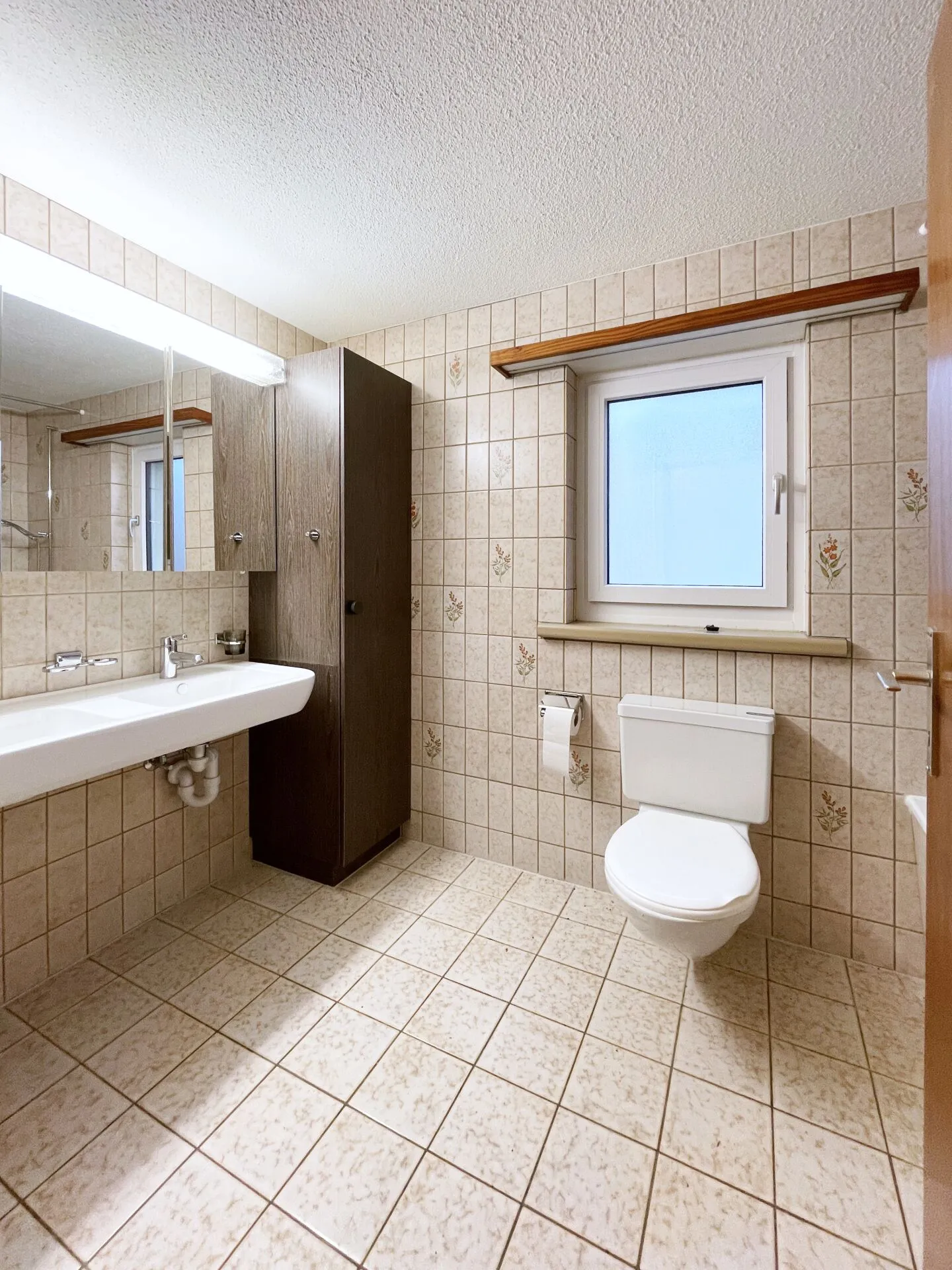 Spacious Living in the Green - Photo 23 of 29