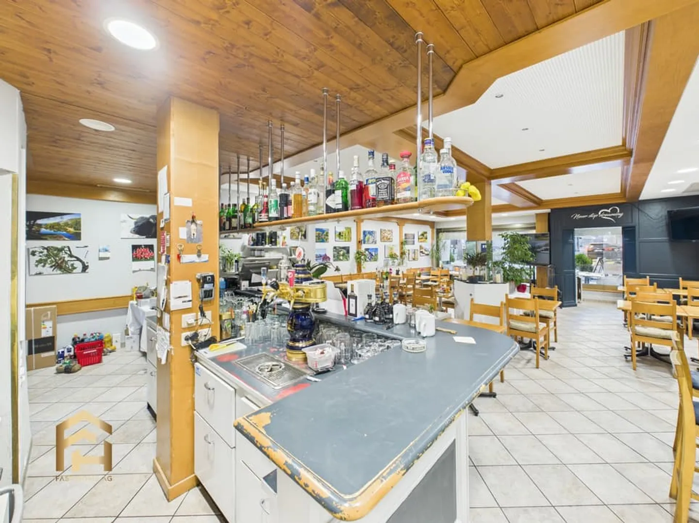 Rare find: Hotel with gastronomy and wellness offerings in the center - Photo 4 of 13