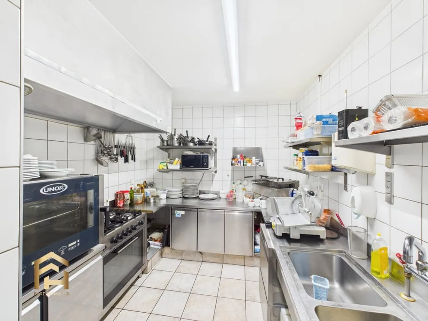 Rare find: Hotel with gastronomy and wellness offerings in the center - Photo 5 of 13